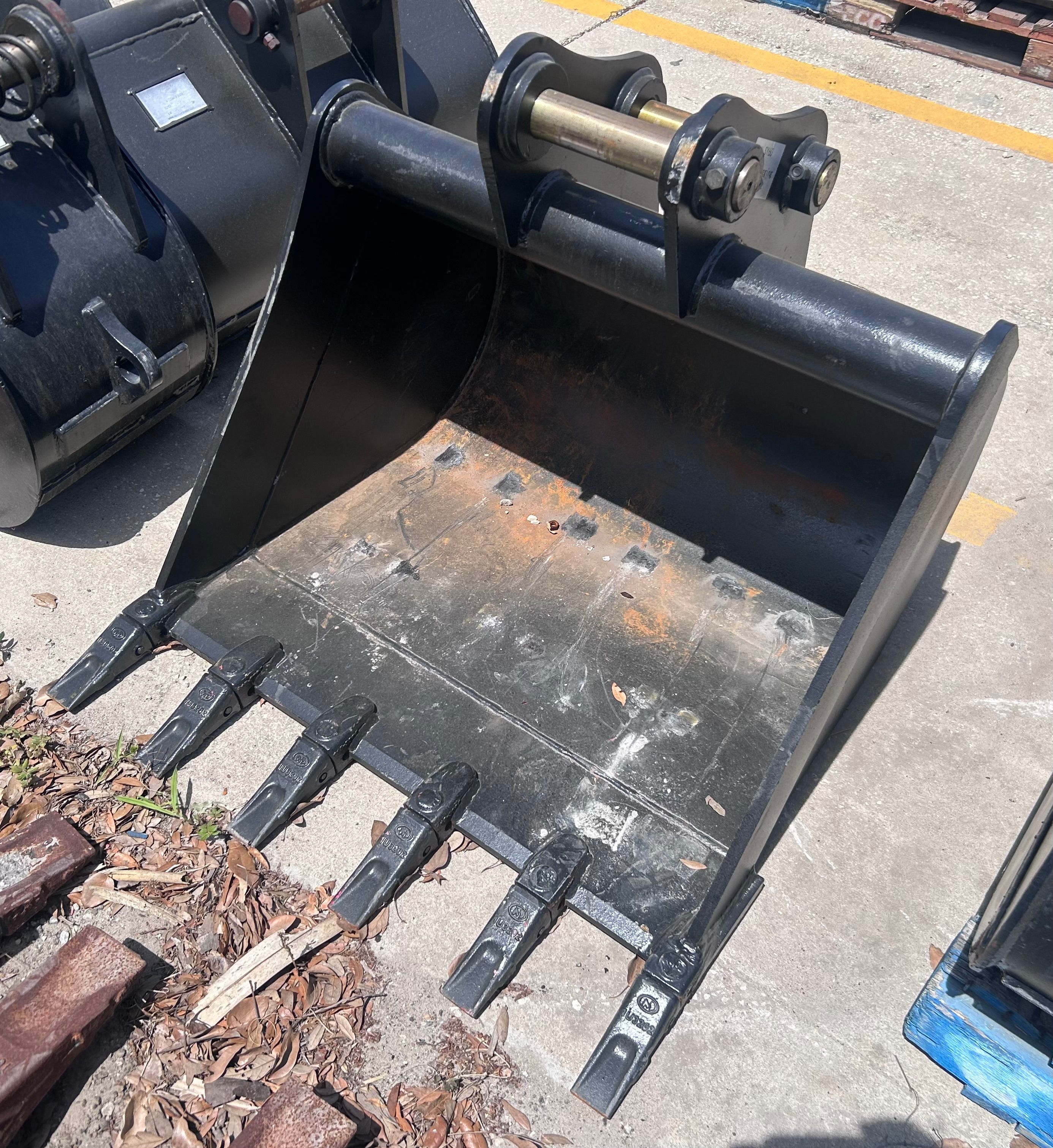 36" BUCKET FOR SY60C Photo 1 Thumbnail