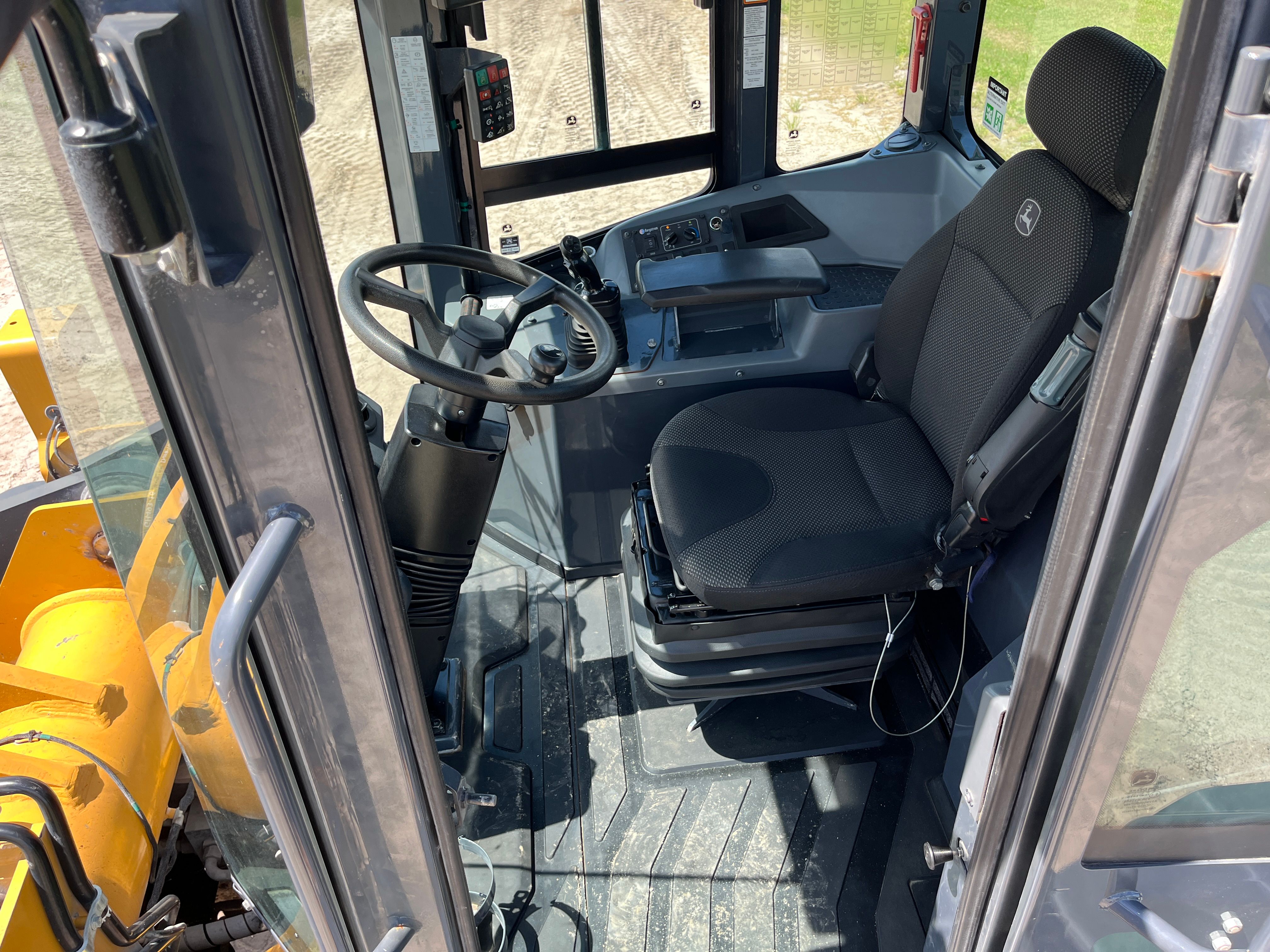  JOHN DEERE 644G Photo 7 Thumbnail