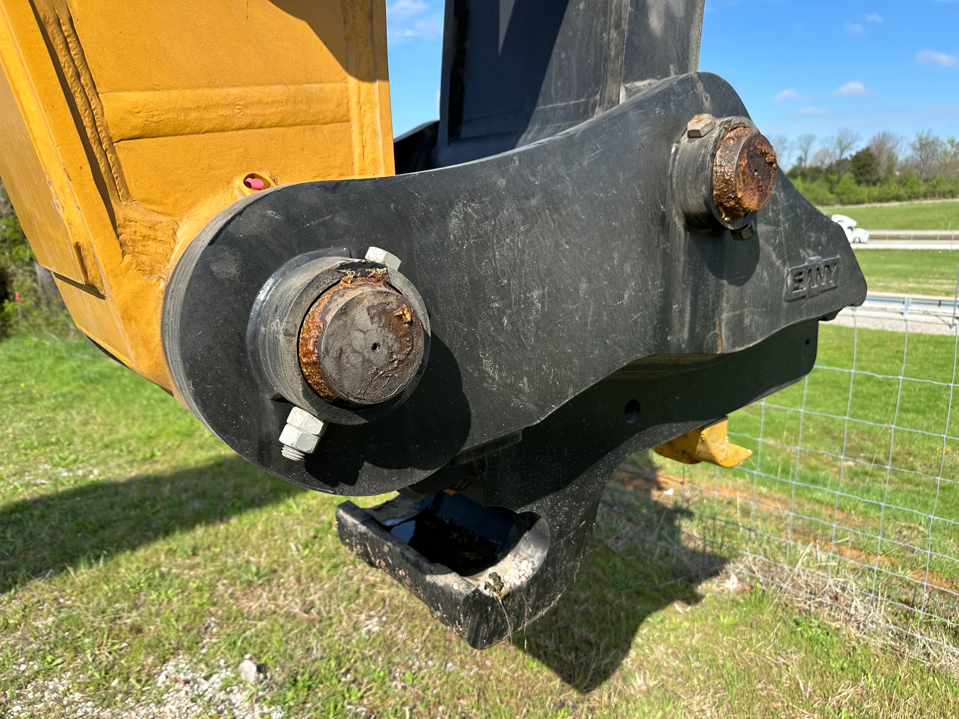 SANY SY500H HYDRAULIC QUICK COUPLER Photo 3 Thumbnail