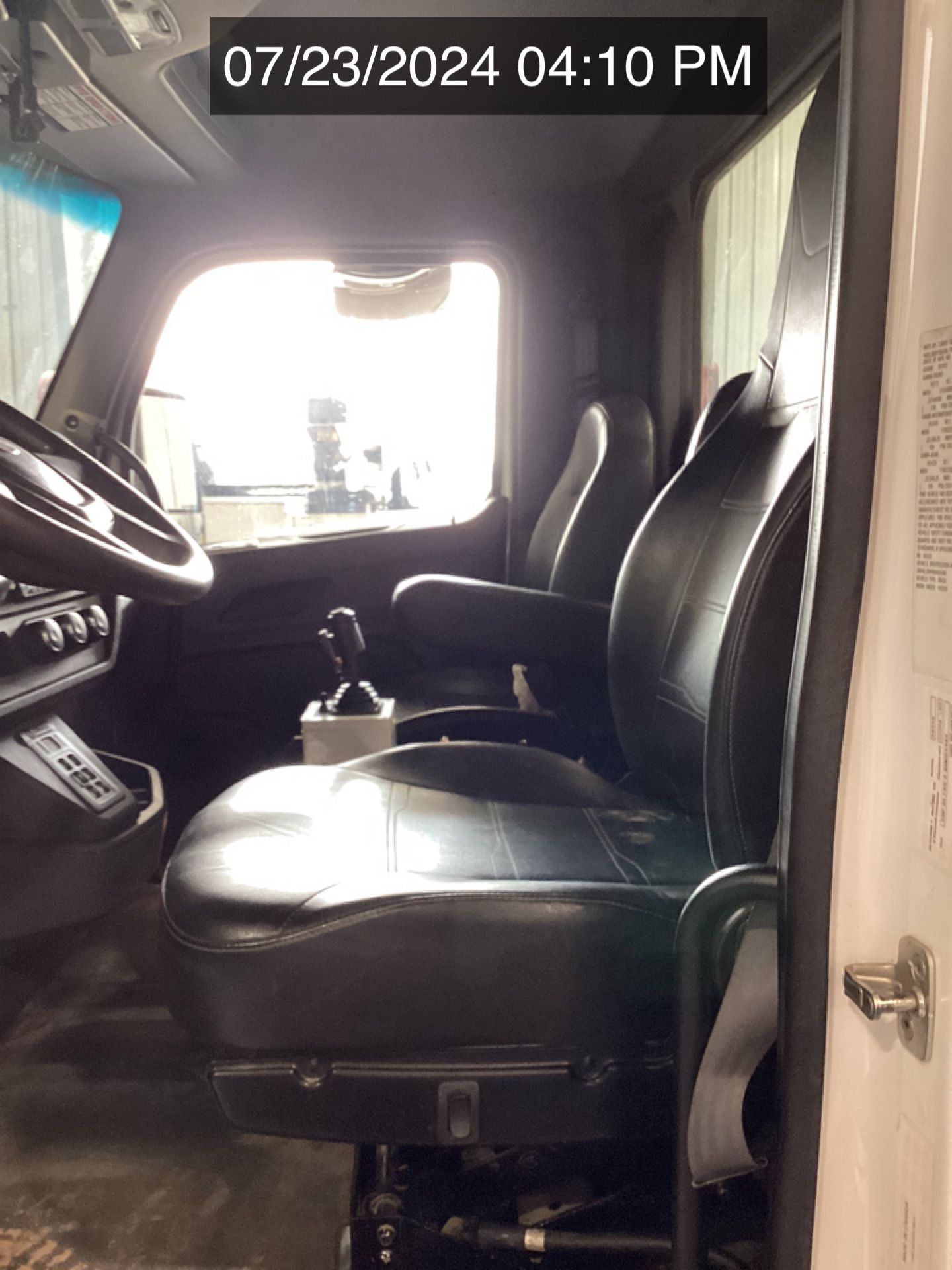 2024 PETERBILT 548 WATER Photo 10 Thumbnail