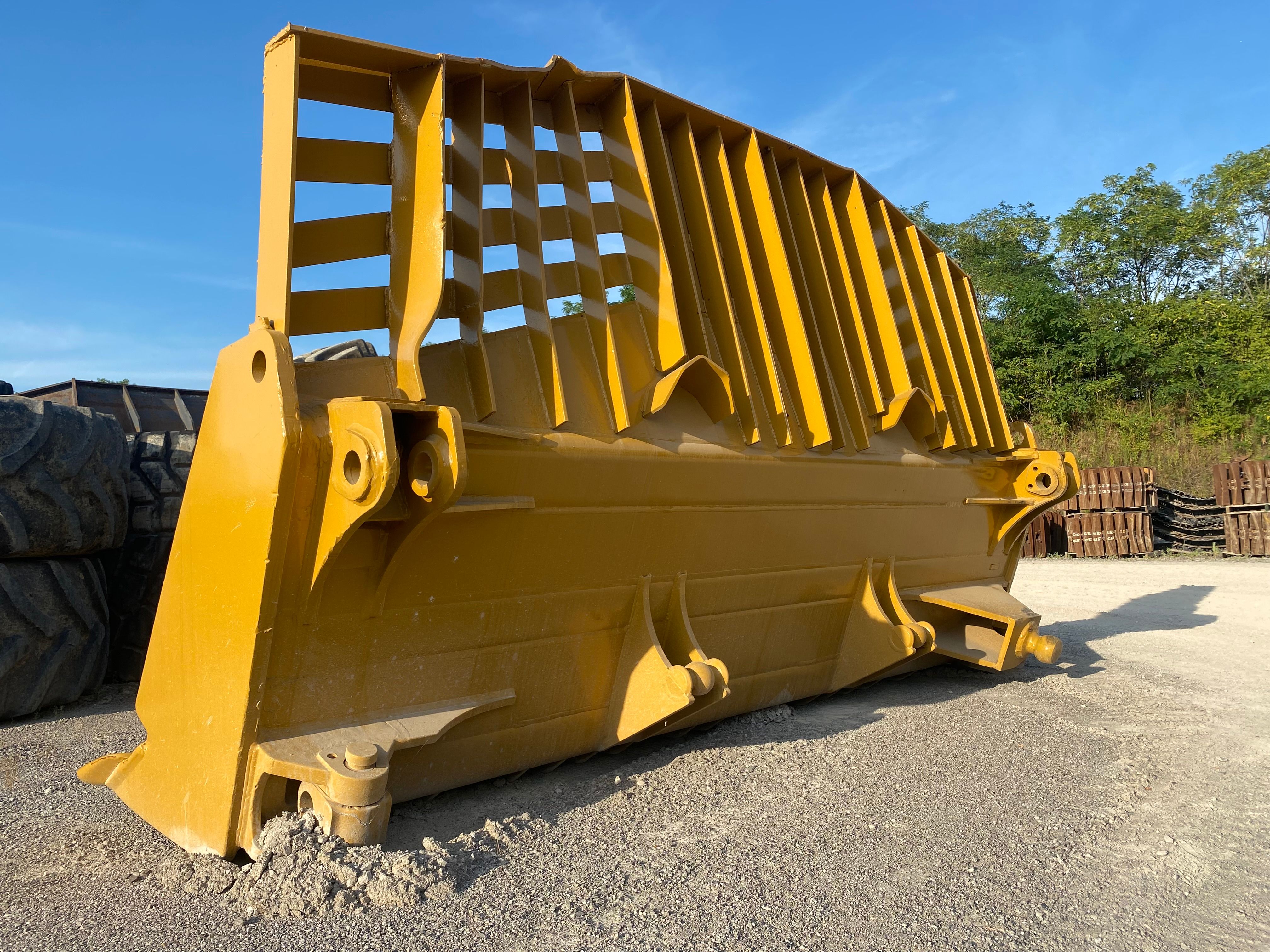 CAT D8T SU BLADE W/ OUTSIDE PUSH ARMS Photo 4 Thumbnail