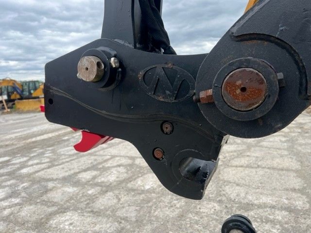 HYDRAULIC QUICK COUPLER FOR SY155U Photo 1 Thumbnail