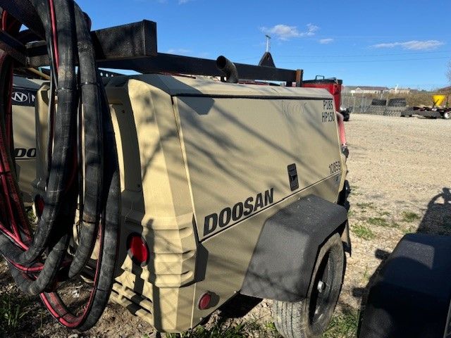 2023 DOOSAN P185 Photo 3 Thumbnail