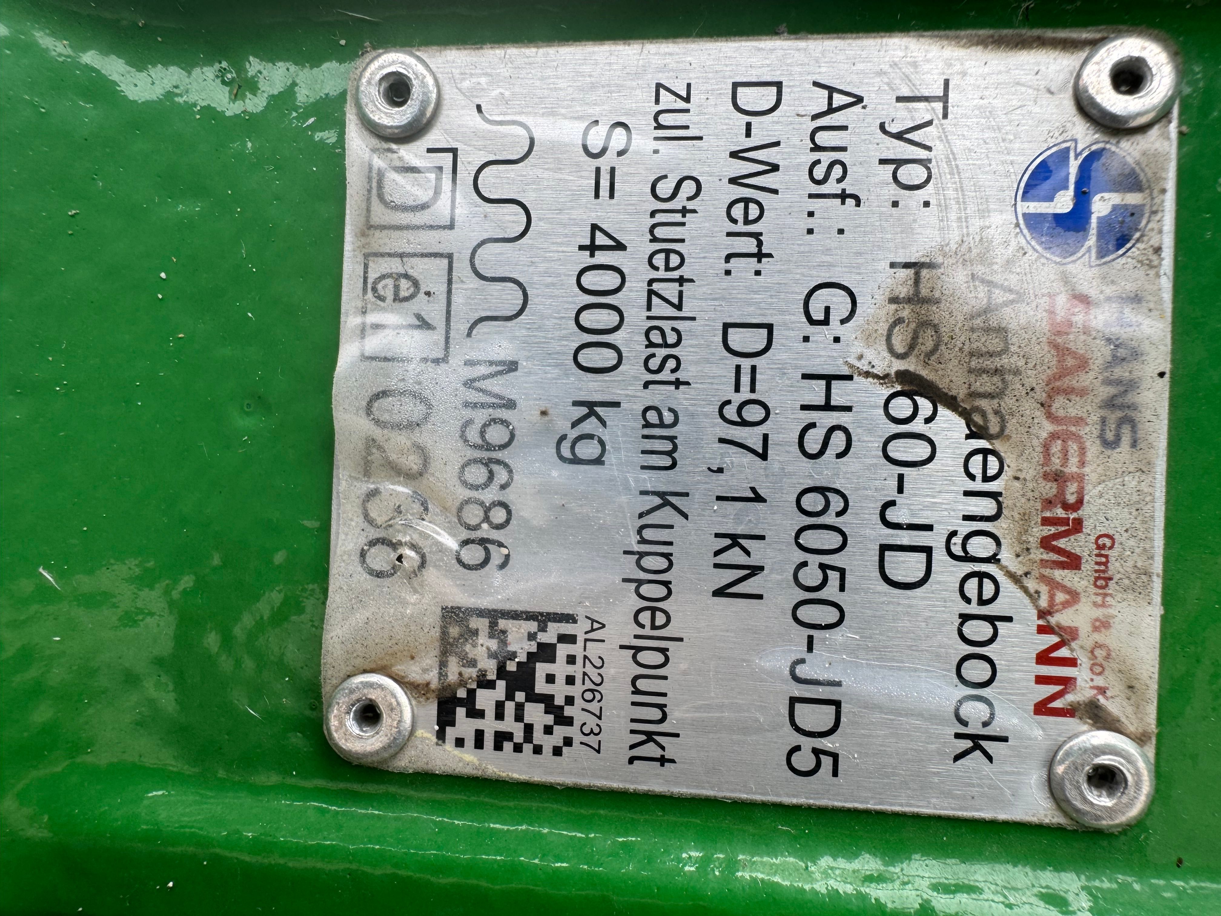 AUTOMATIC TRAILER HITCH FOR A 6155M TRACTOR Photo 2 Thumbnail