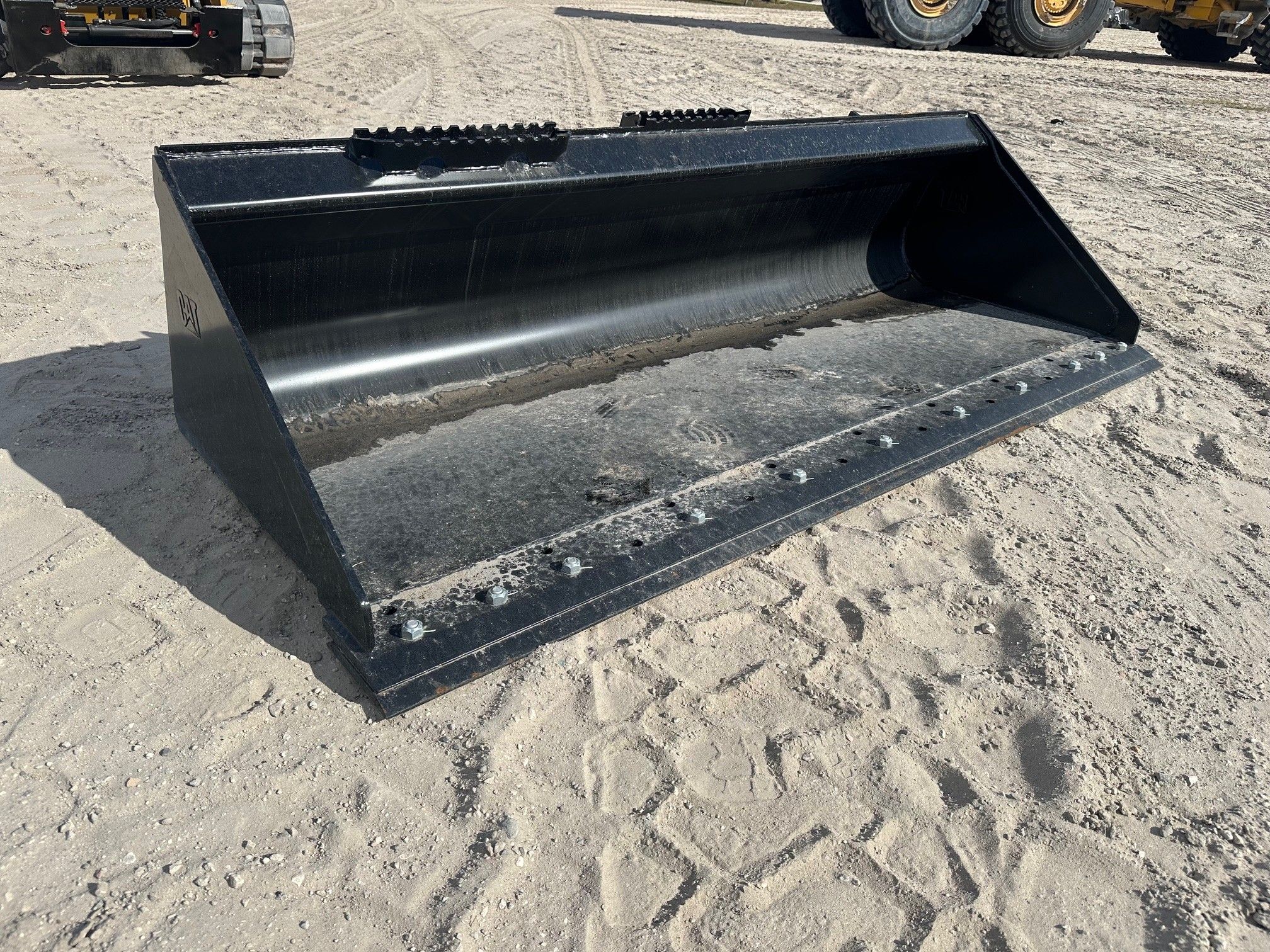 CAT 299D3 80" Skid Steer Bucket Photo 4 Thumbnail