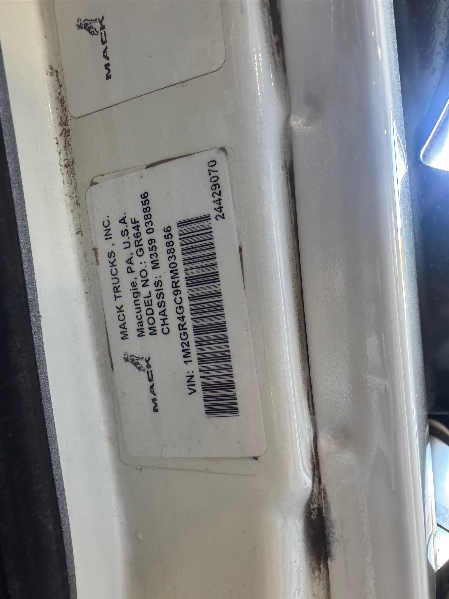 2024 MACK GR64F Photo 8 Thumbnail