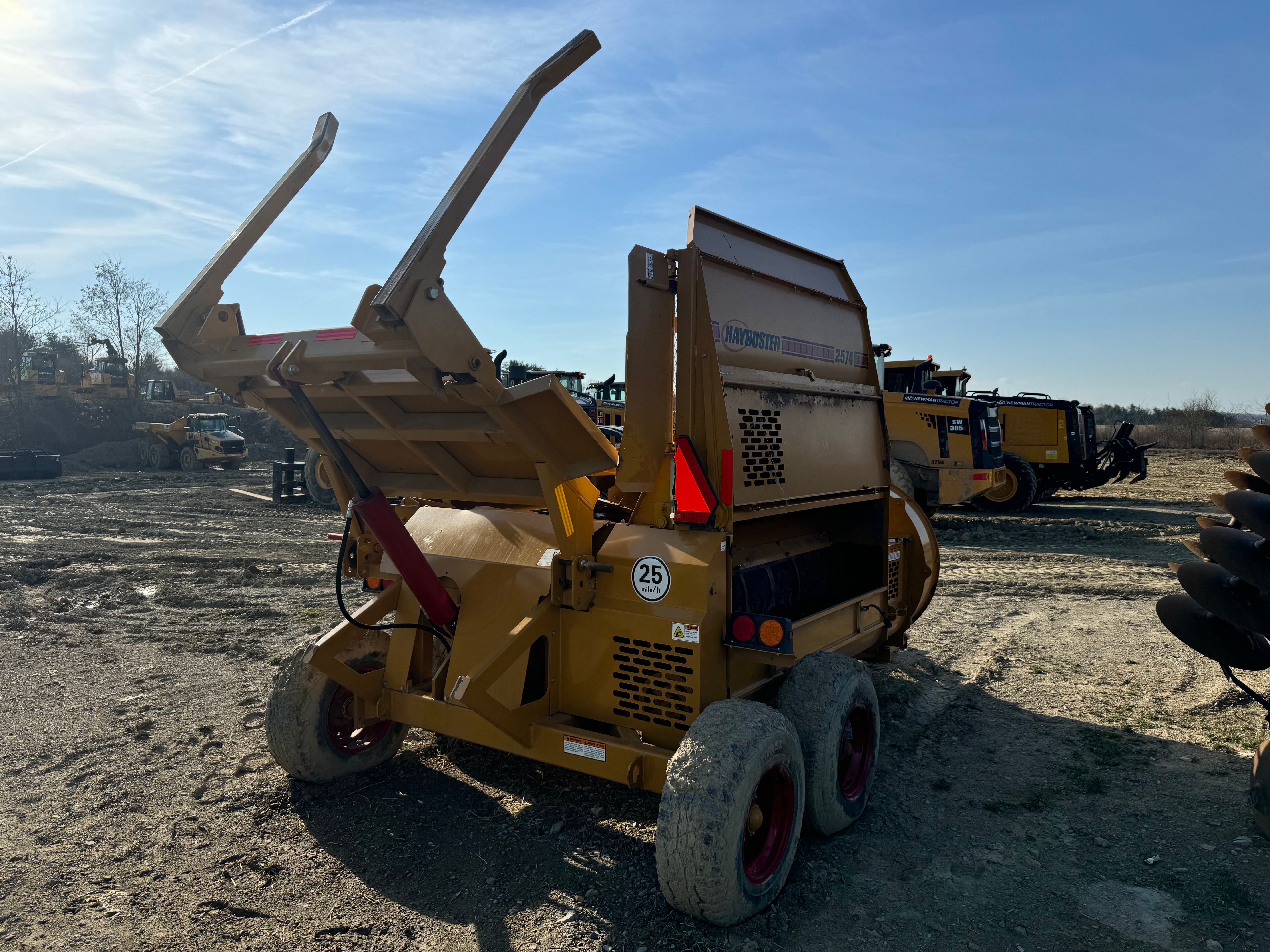 2023 HAYBUSTER 2574 BALEBUSTER Photo 2 Thumbnail