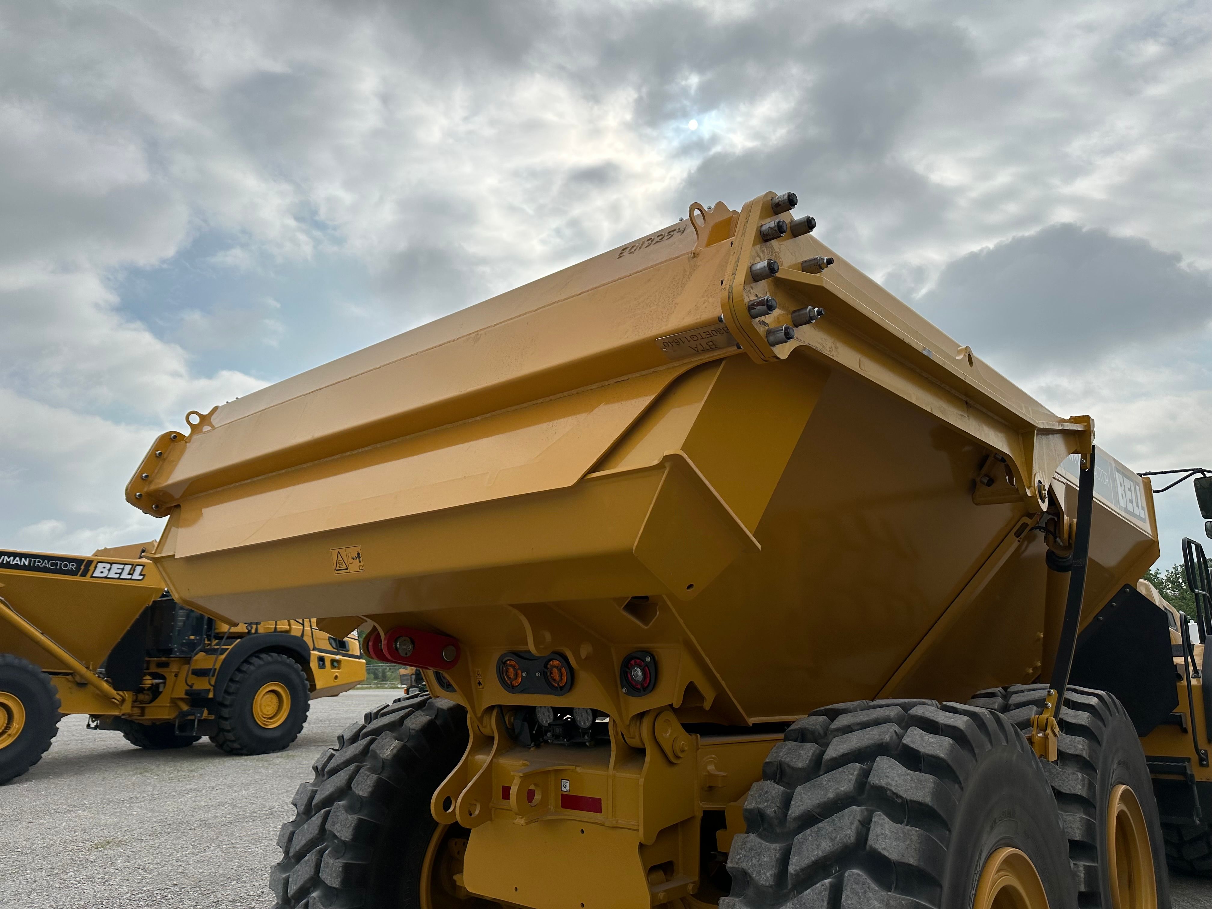 BELL B30E TAILGATE Photo 1 Thumbnail