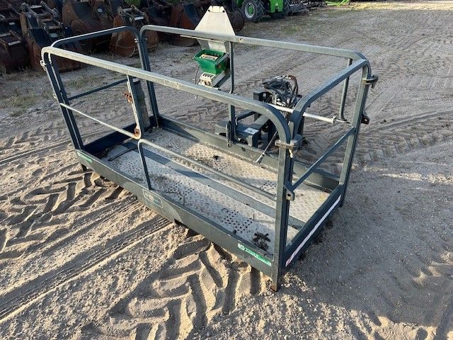 MAN BASKET FOR R40.30 Photo 1 Thumbnail