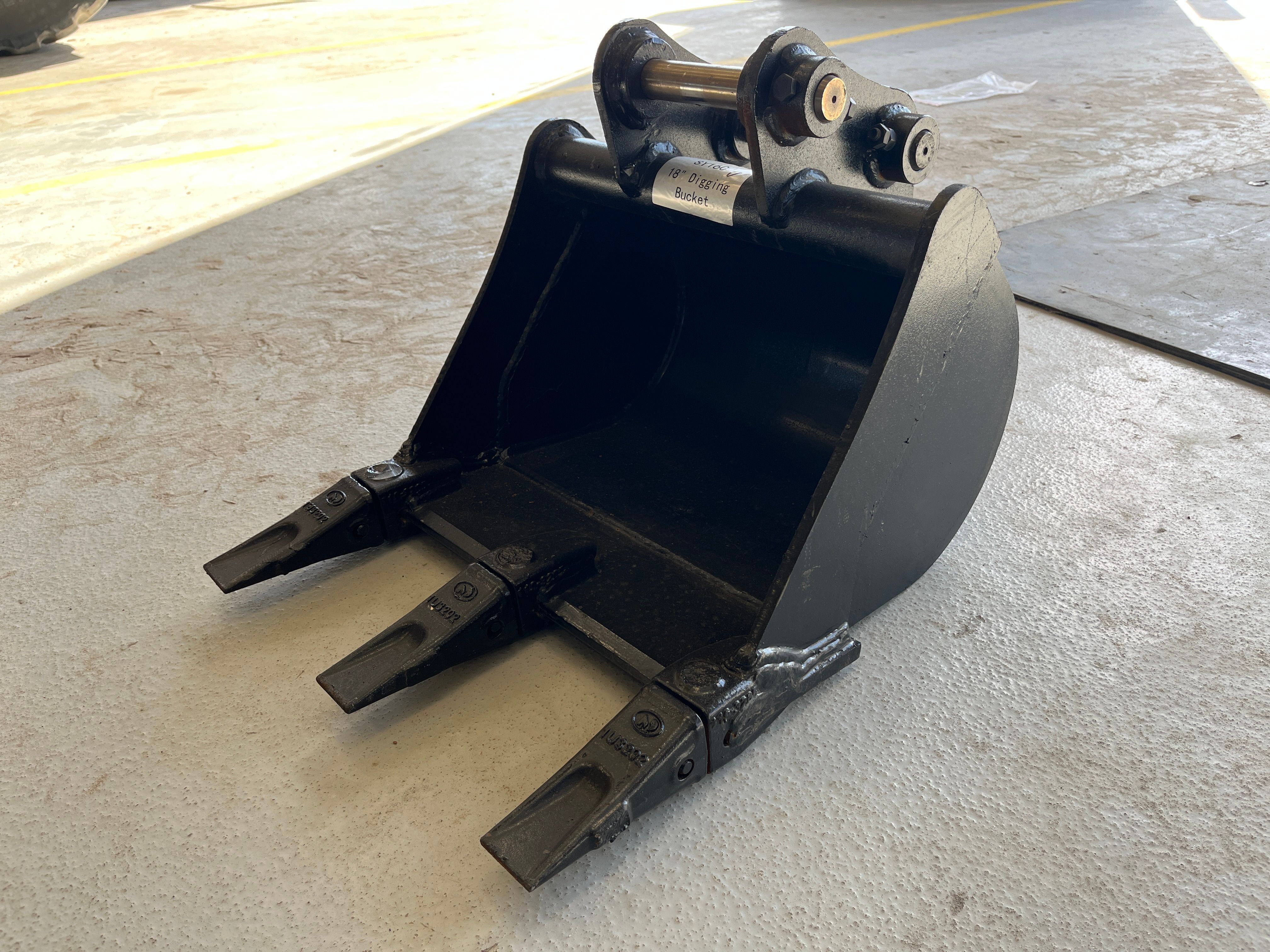 18" BUCKET FOR SY16C Photo 1 Thumbnail