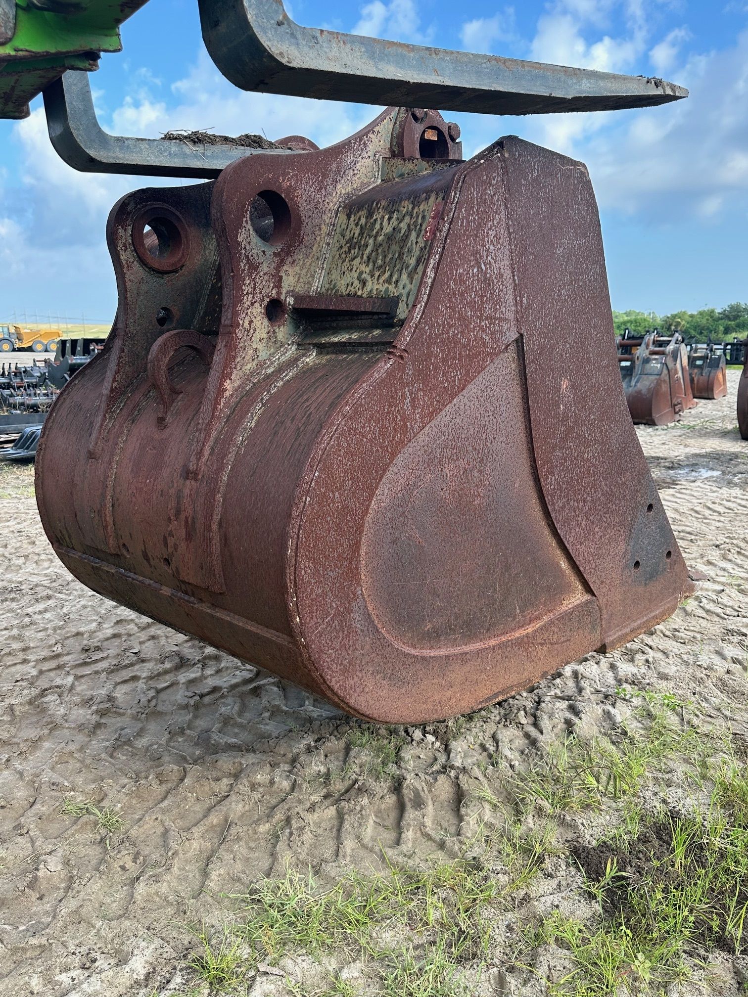 60" EXCAVATOR BUCKET FOR HYUNDAI Photo 2 Thumbnail