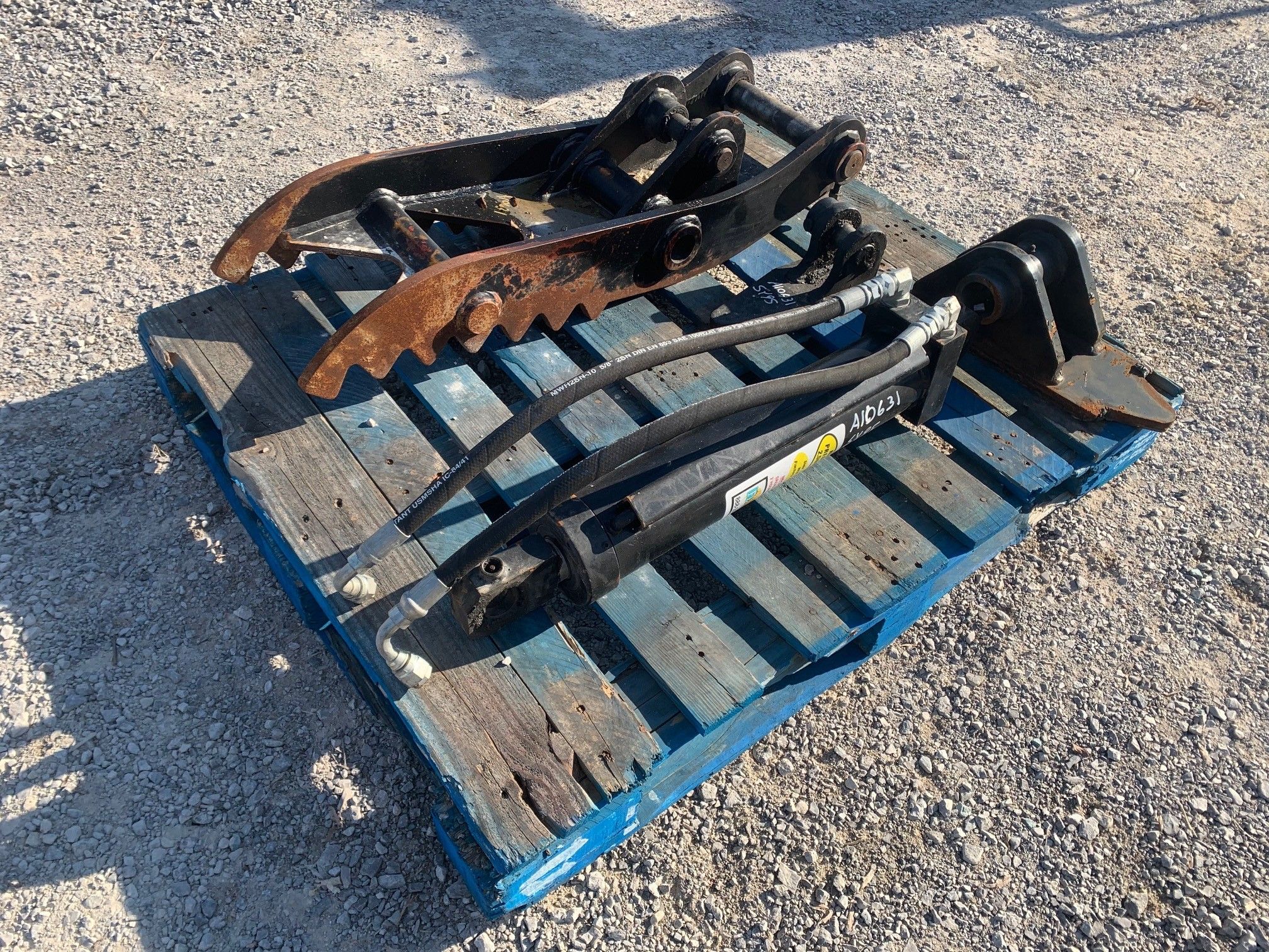 HYDRAULIC THUMB (12X42 WELD ON) FOR SY95 Photo 2 Thumbnail