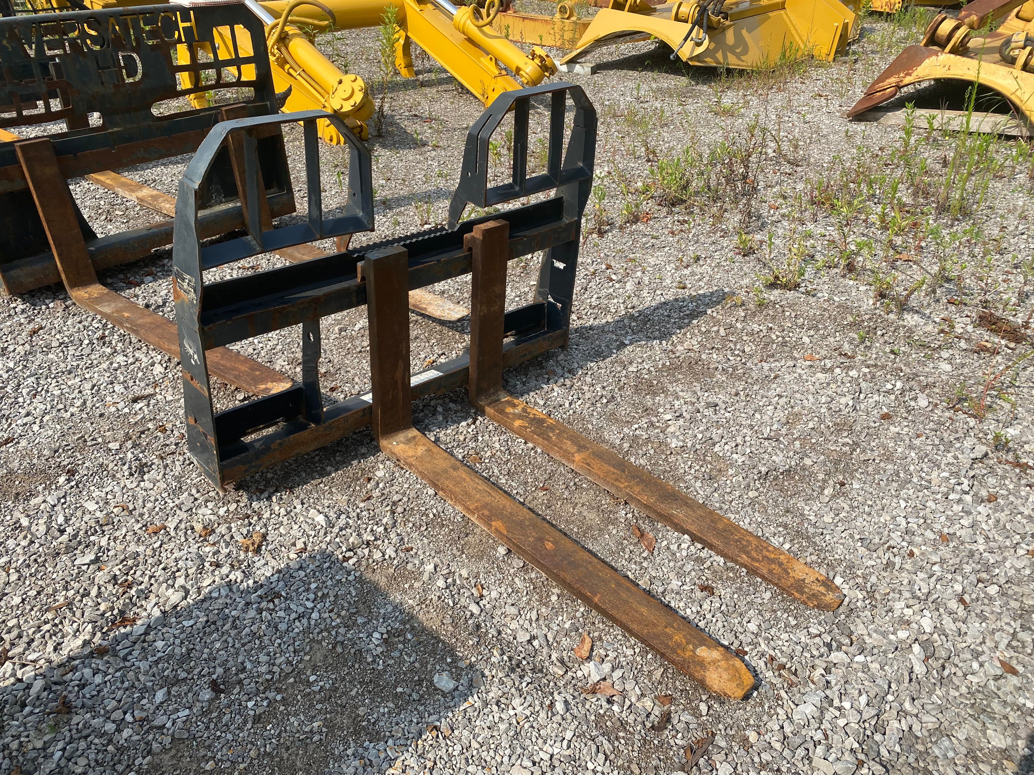 48" SKID STEER FORKS Photo 4 Thumbnail