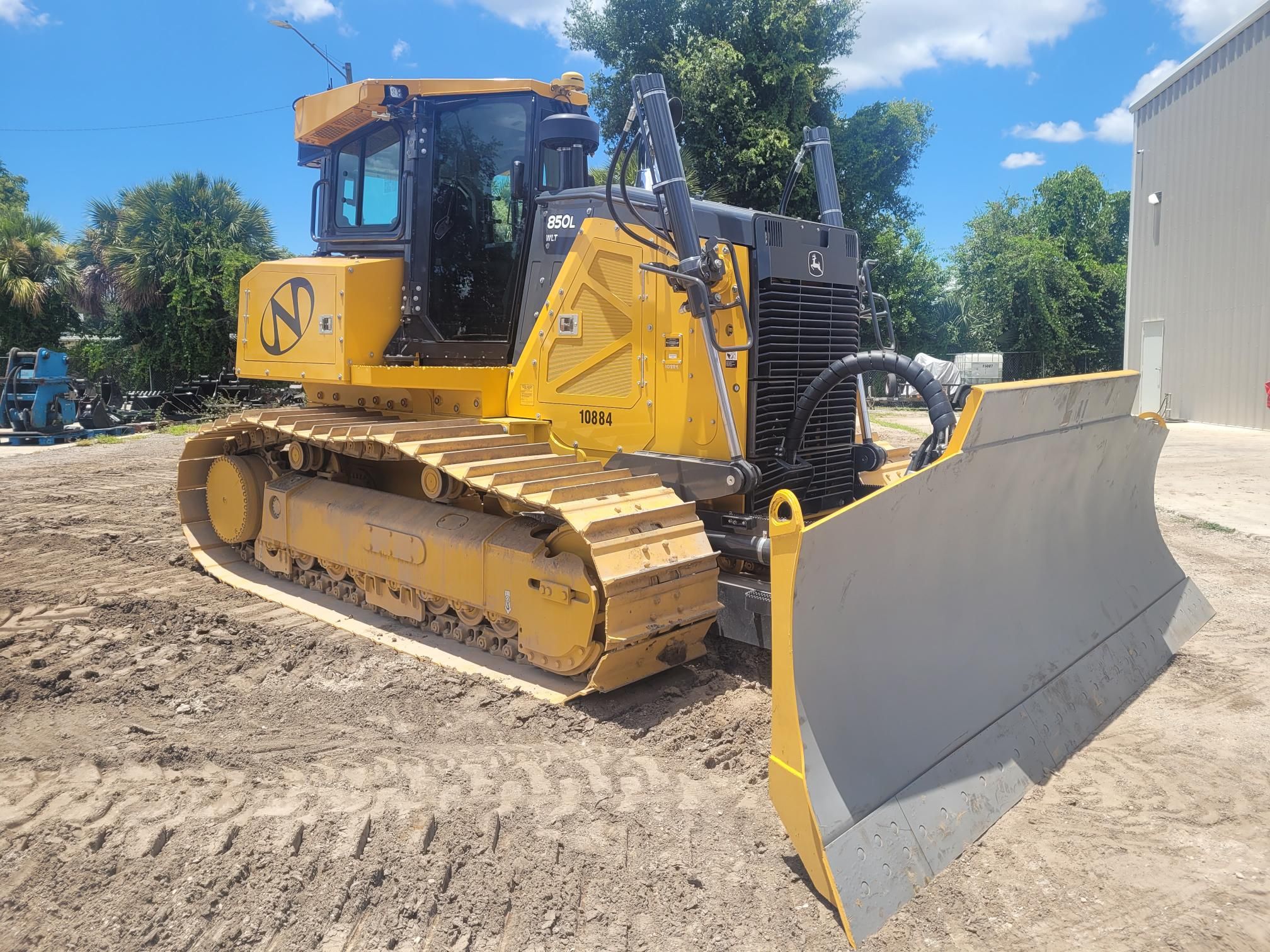 2023 JOHN DEERE 850L WLT Photo 6 Thumbnail