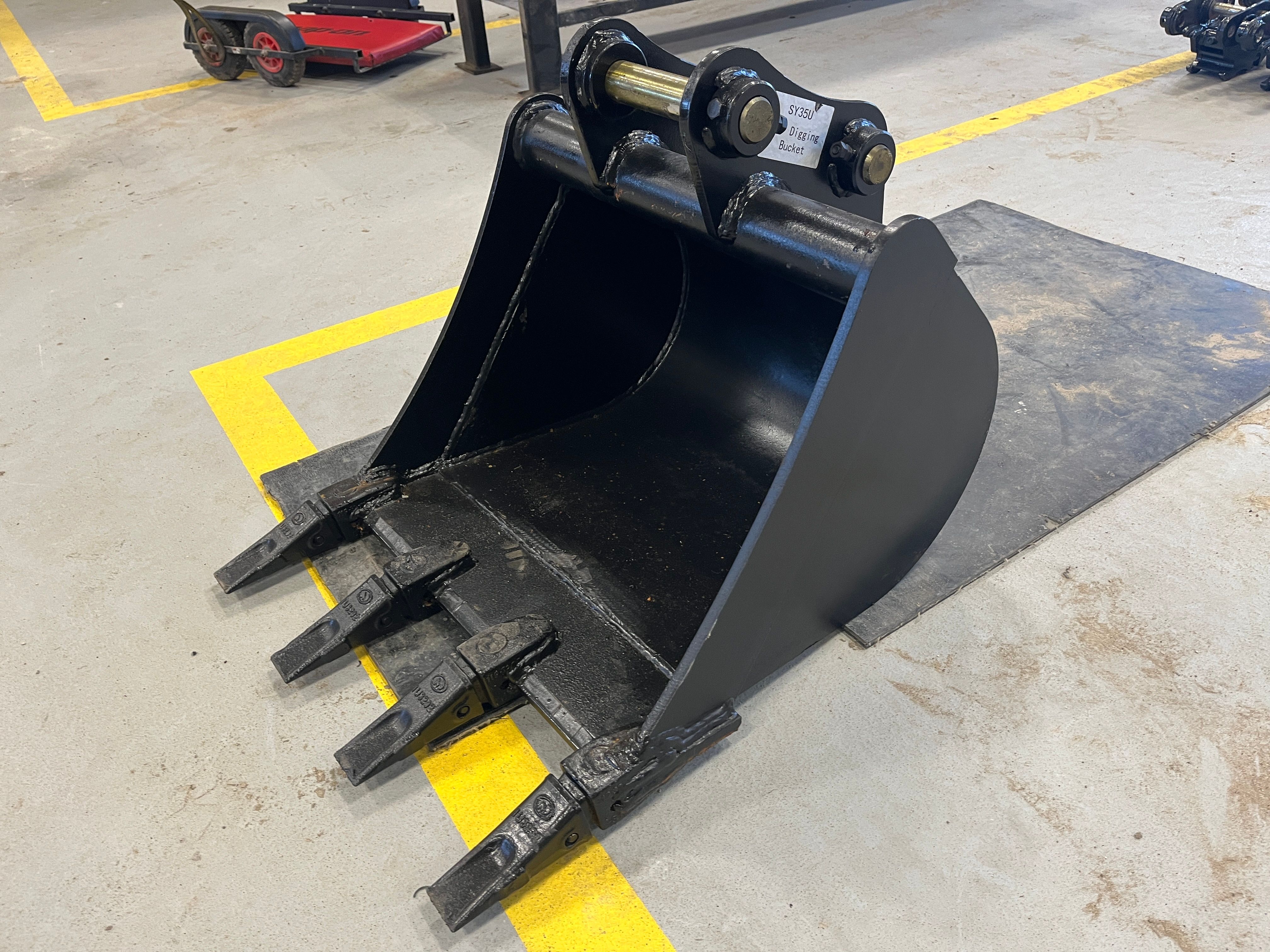 24" BUCKET FOR SY35U Photo 1 Thumbnail