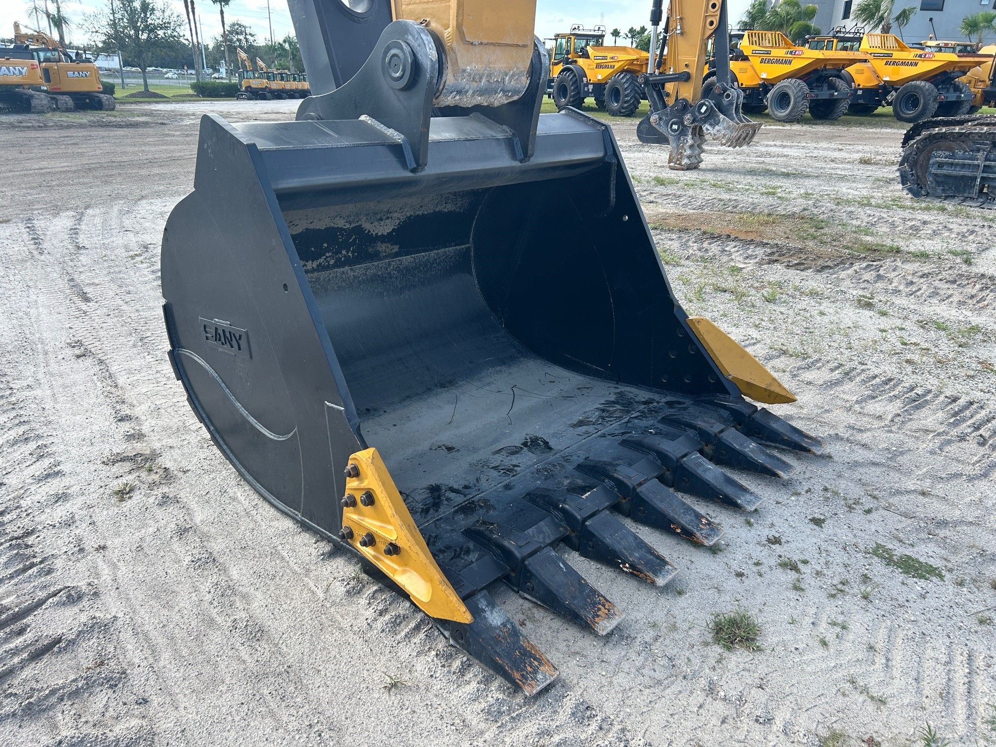 72" BUCKET FOR SY500H Photo 1 Thumbnail