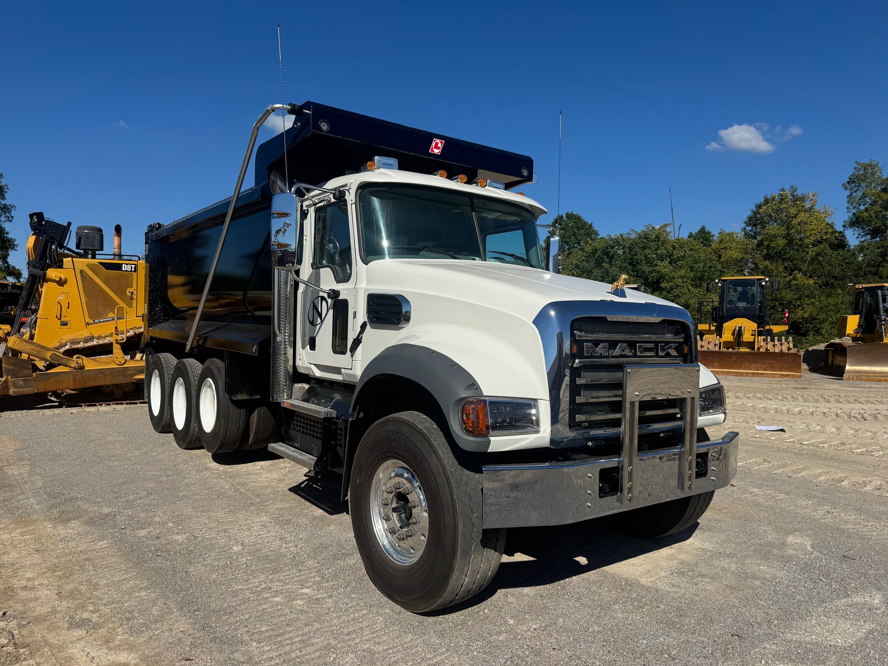 2025 MACK GR64F Photo 4 Thumbnail