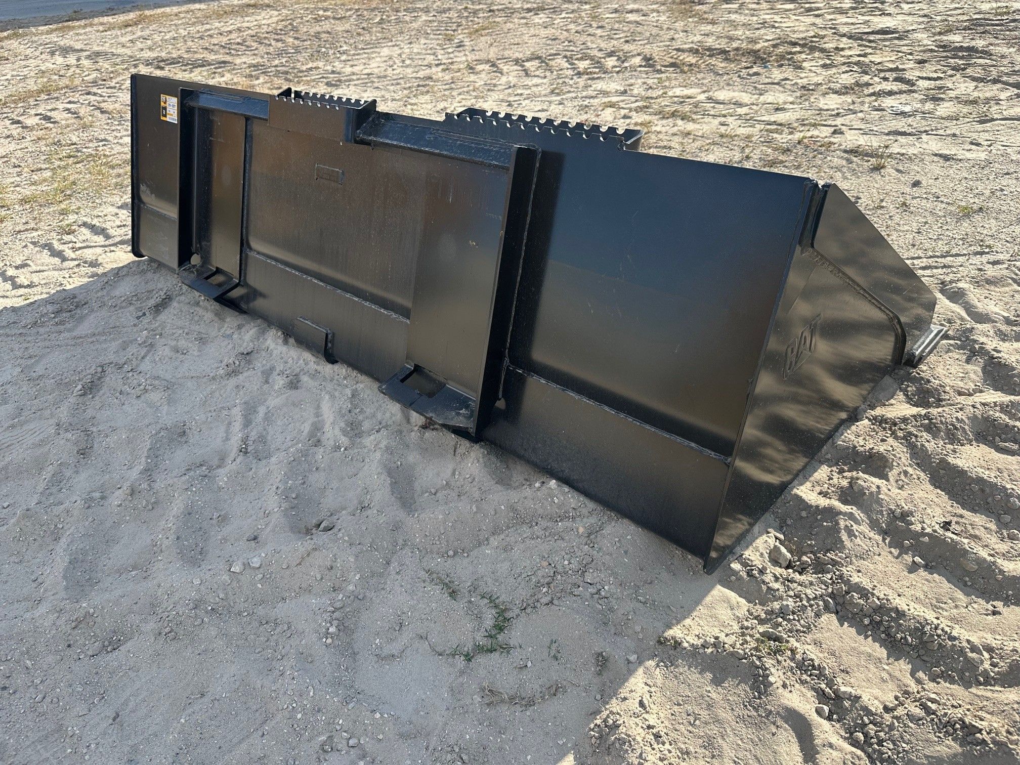 CAT 299D3 80" Skid Steer Bucket Photo 3 Thumbnail