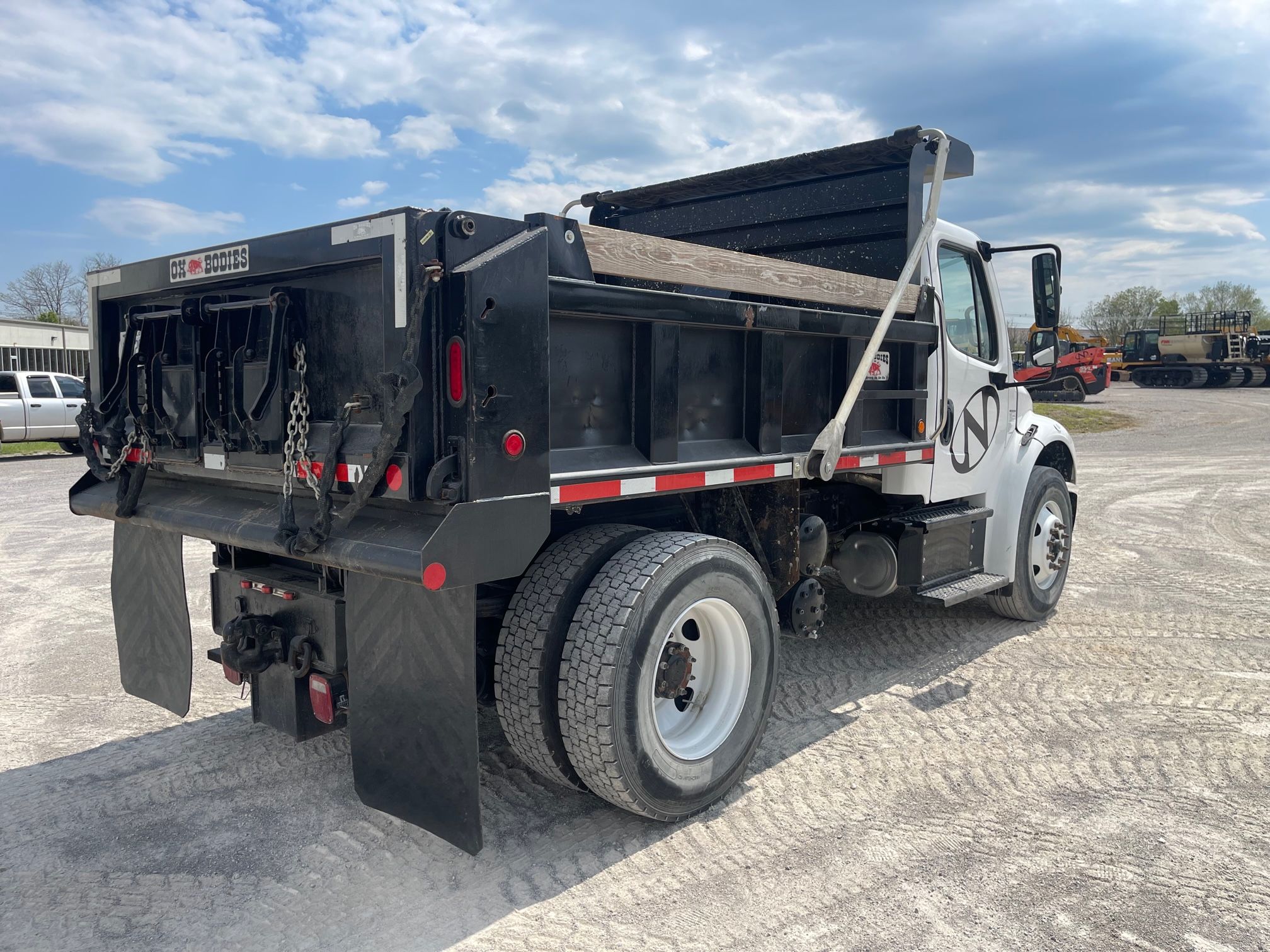 2021 FREIGHTLINER M2 106 Photo 3 Thumbnail