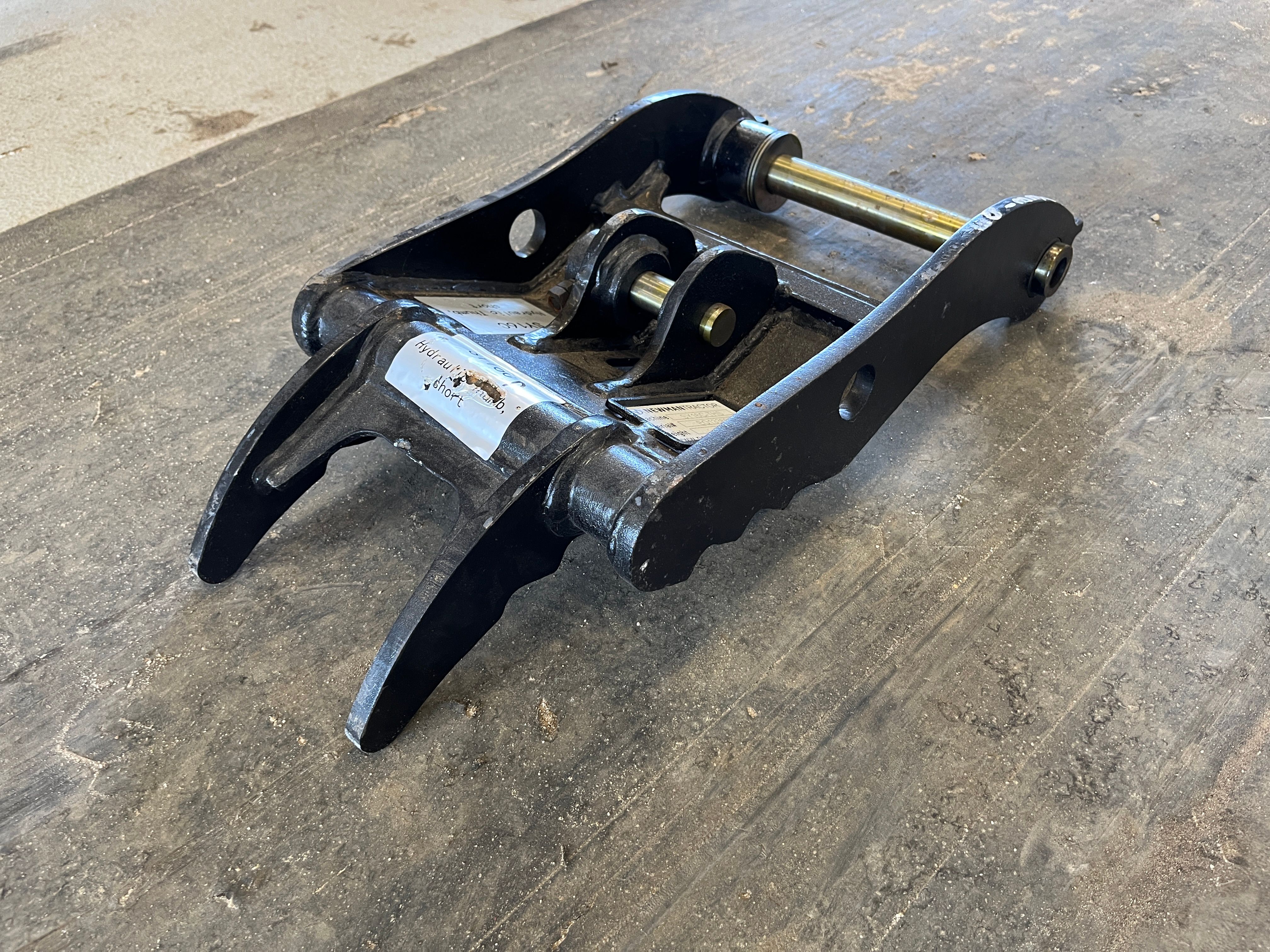 THS THUMB SHORT FOR SY16C (NO QUICK COUPLER) Photo 1 Thumbnail