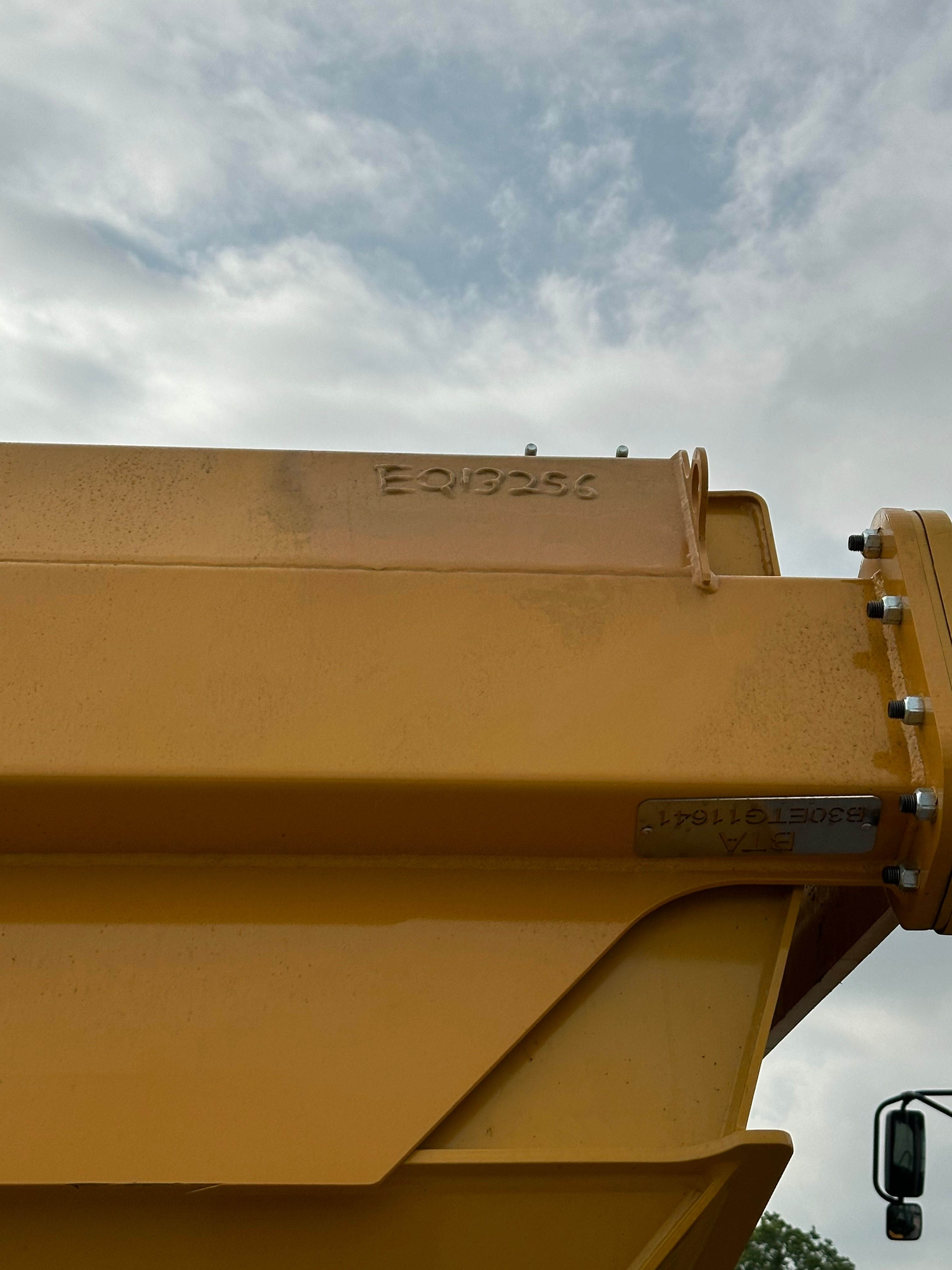 BELL B30E TAILGATE Photo 4 Thumbnail