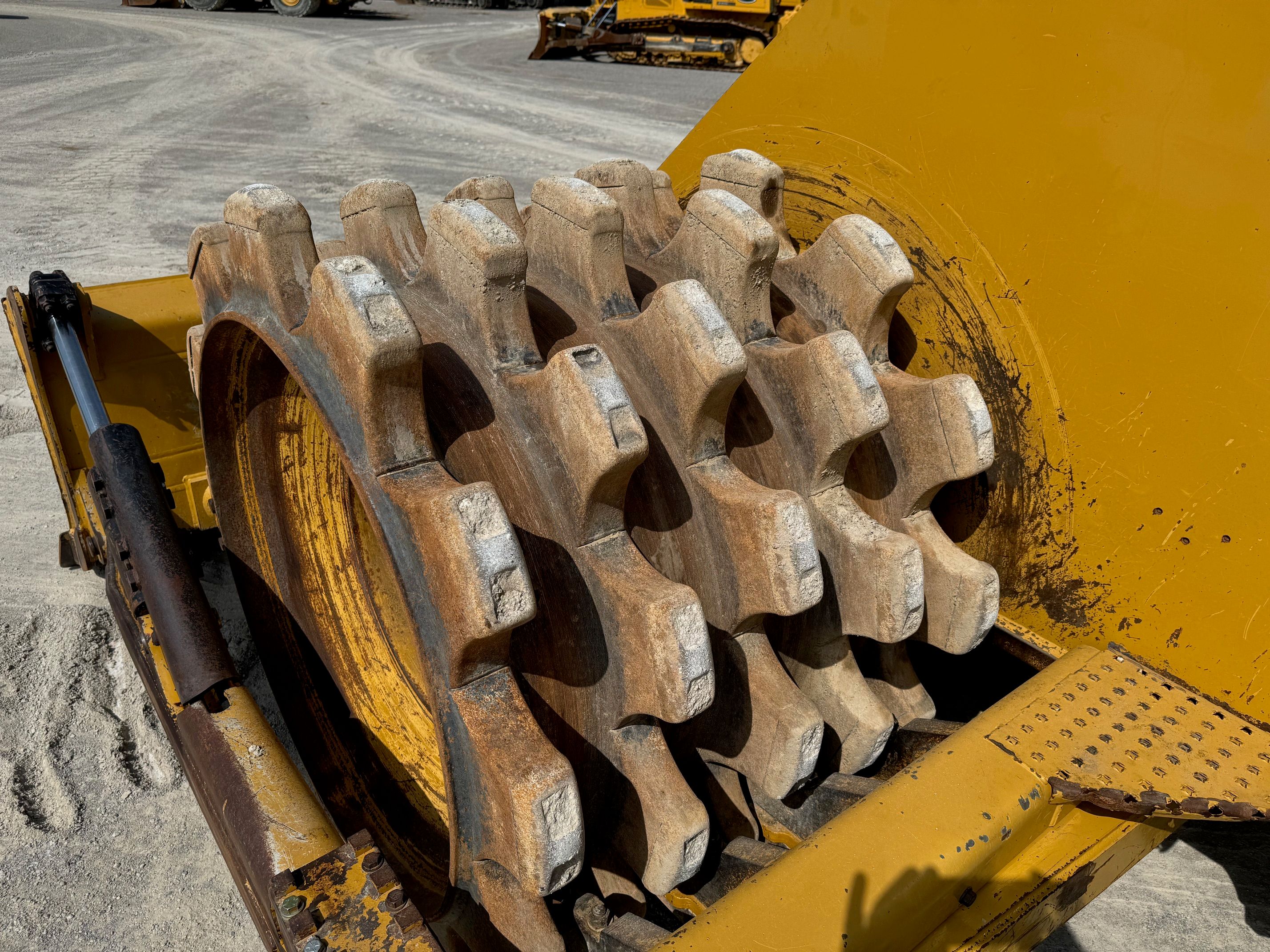 2020 CAT 815K Photo 8 Thumbnail