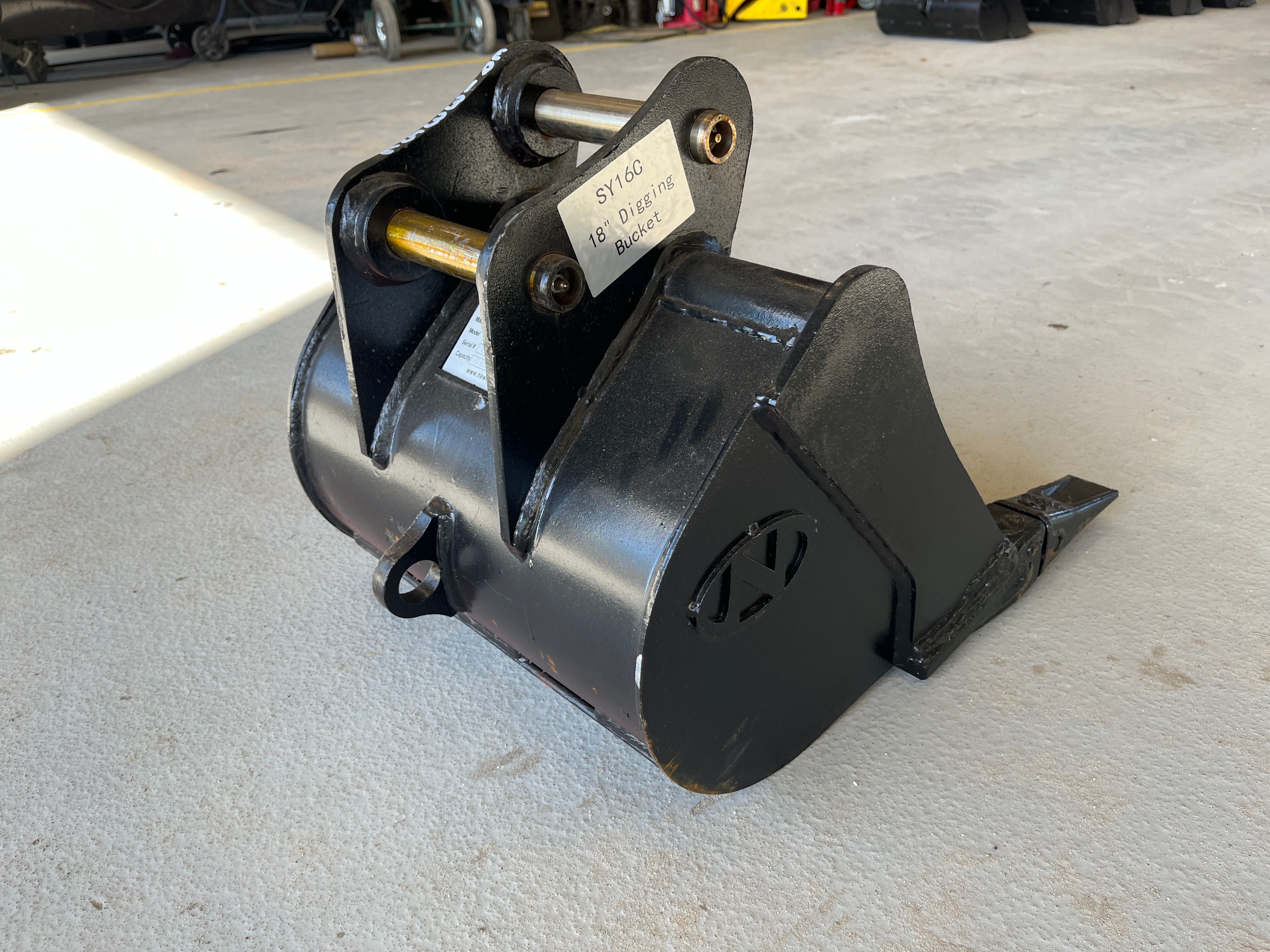 18" BUCKET FOR SY16C Photo 3 Thumbnail