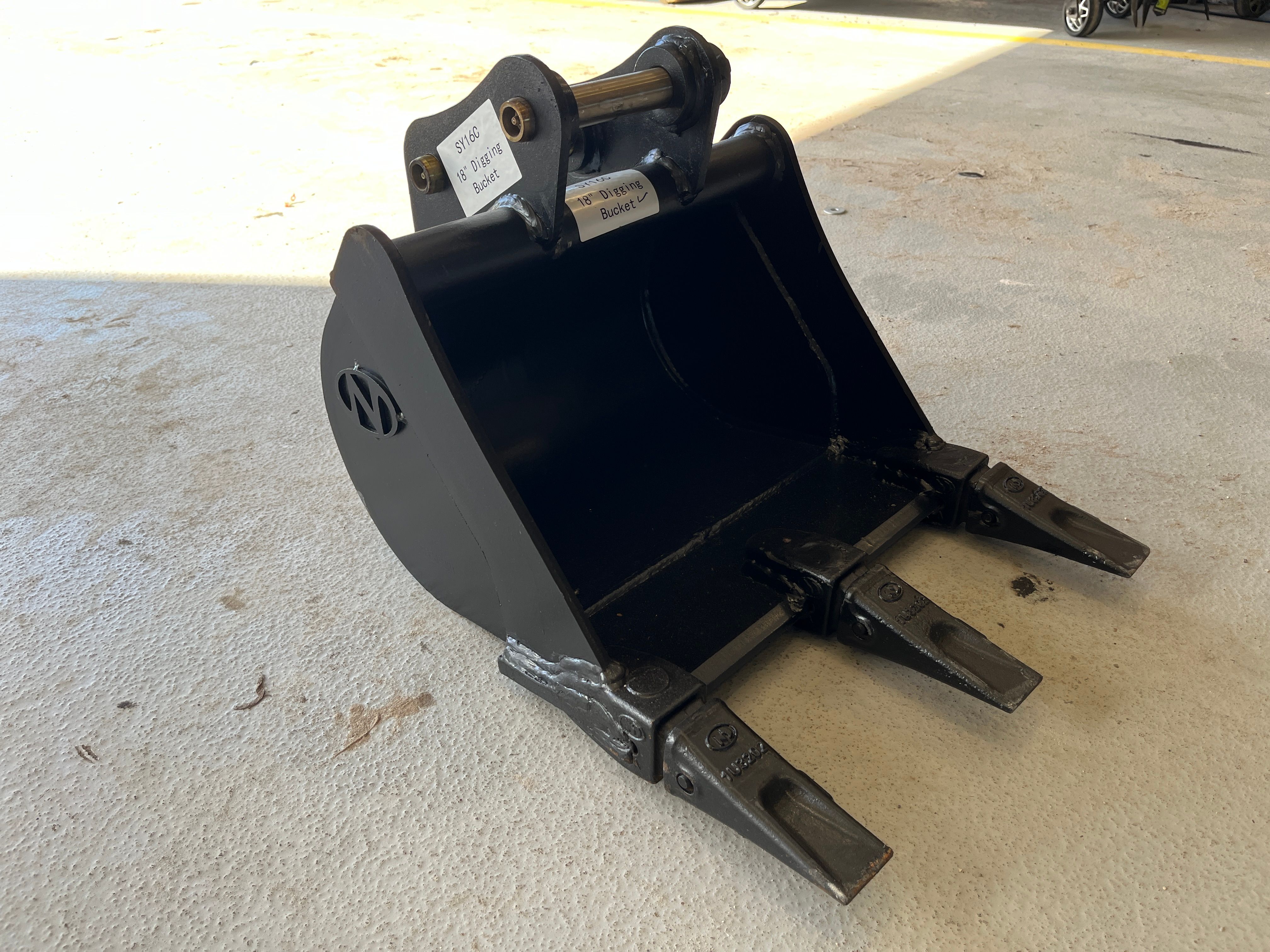 18" BUCKET FOR SY16C Photo 4 Thumbnail