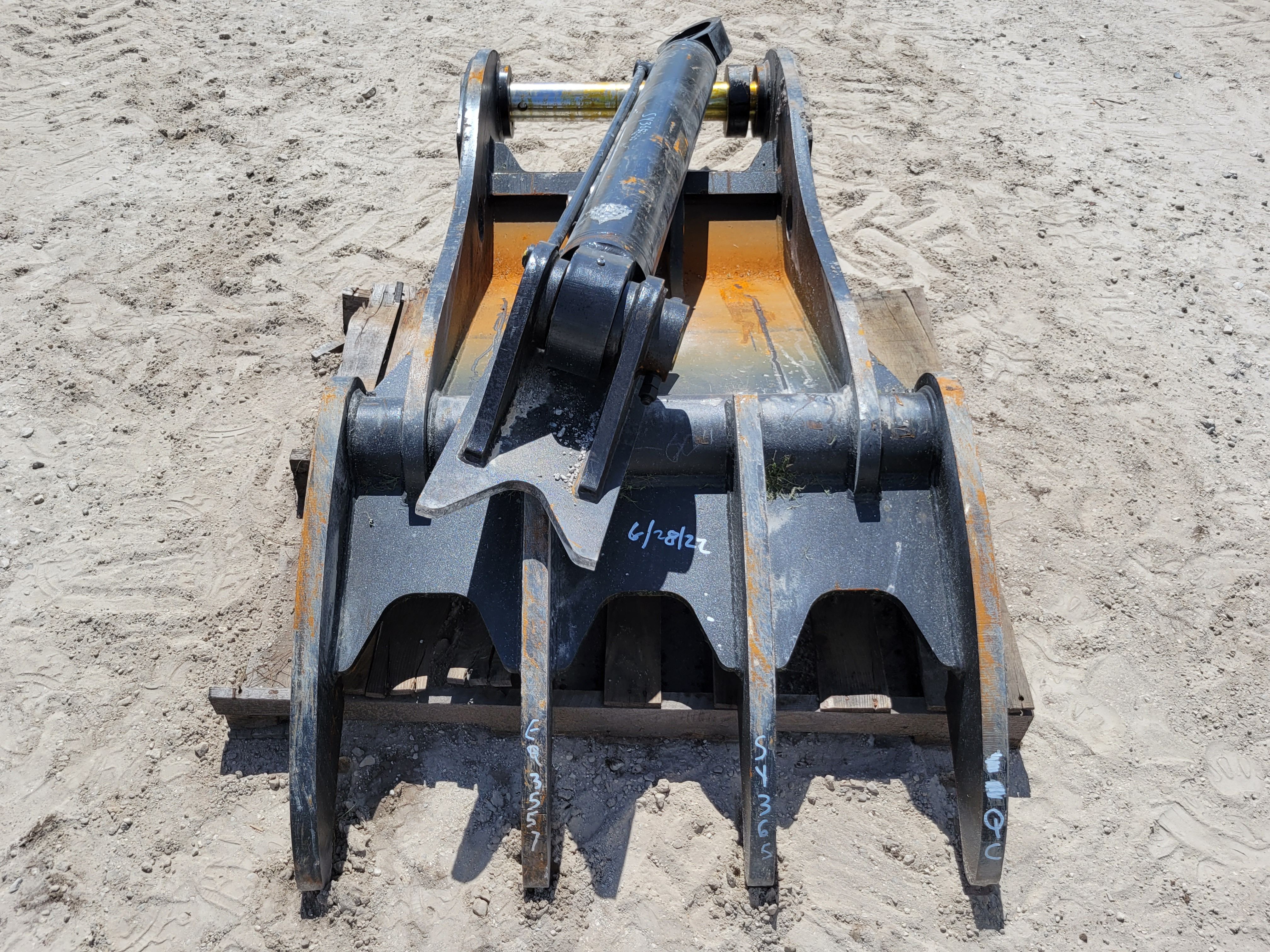 THUMB FOR SY365C (FOR USE W/ QUICK COUPLER) Photo 1 Thumbnail