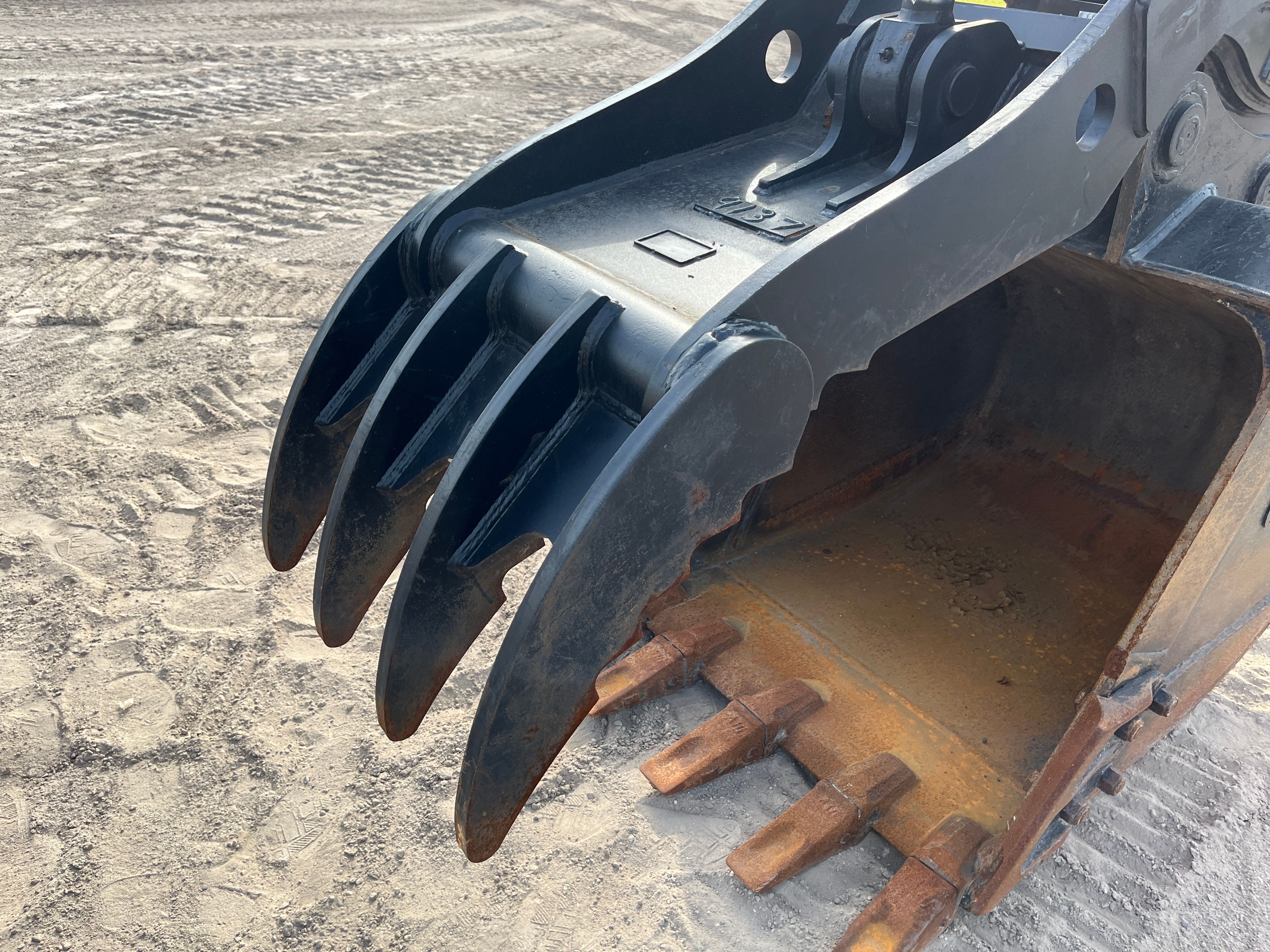 THUMB FOR SY155U (FOR USE W/ QUICK COUPLER) Photo 1 Thumbnail