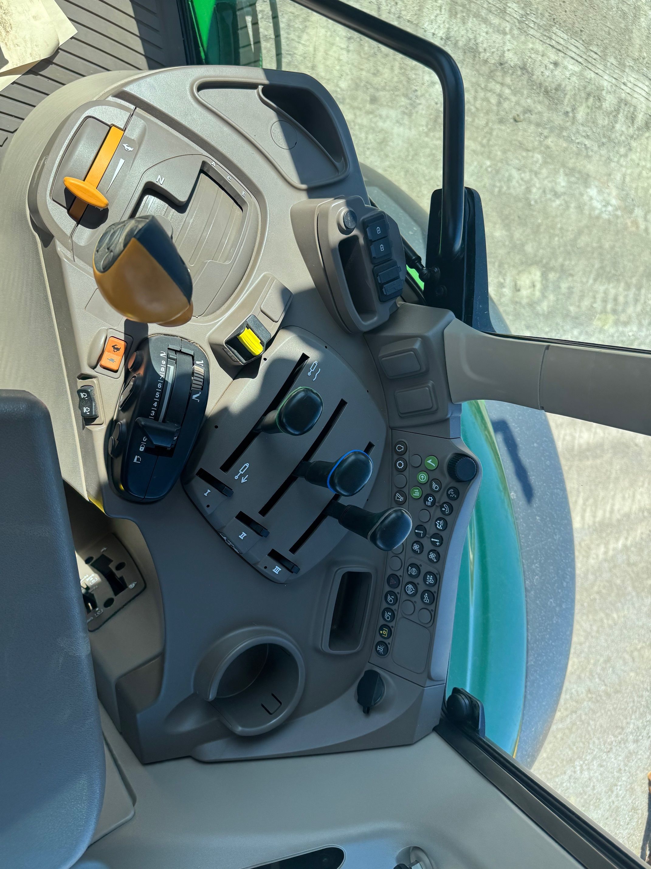 2023 JOHN DEERE 6155M Photo 7 Thumbnail