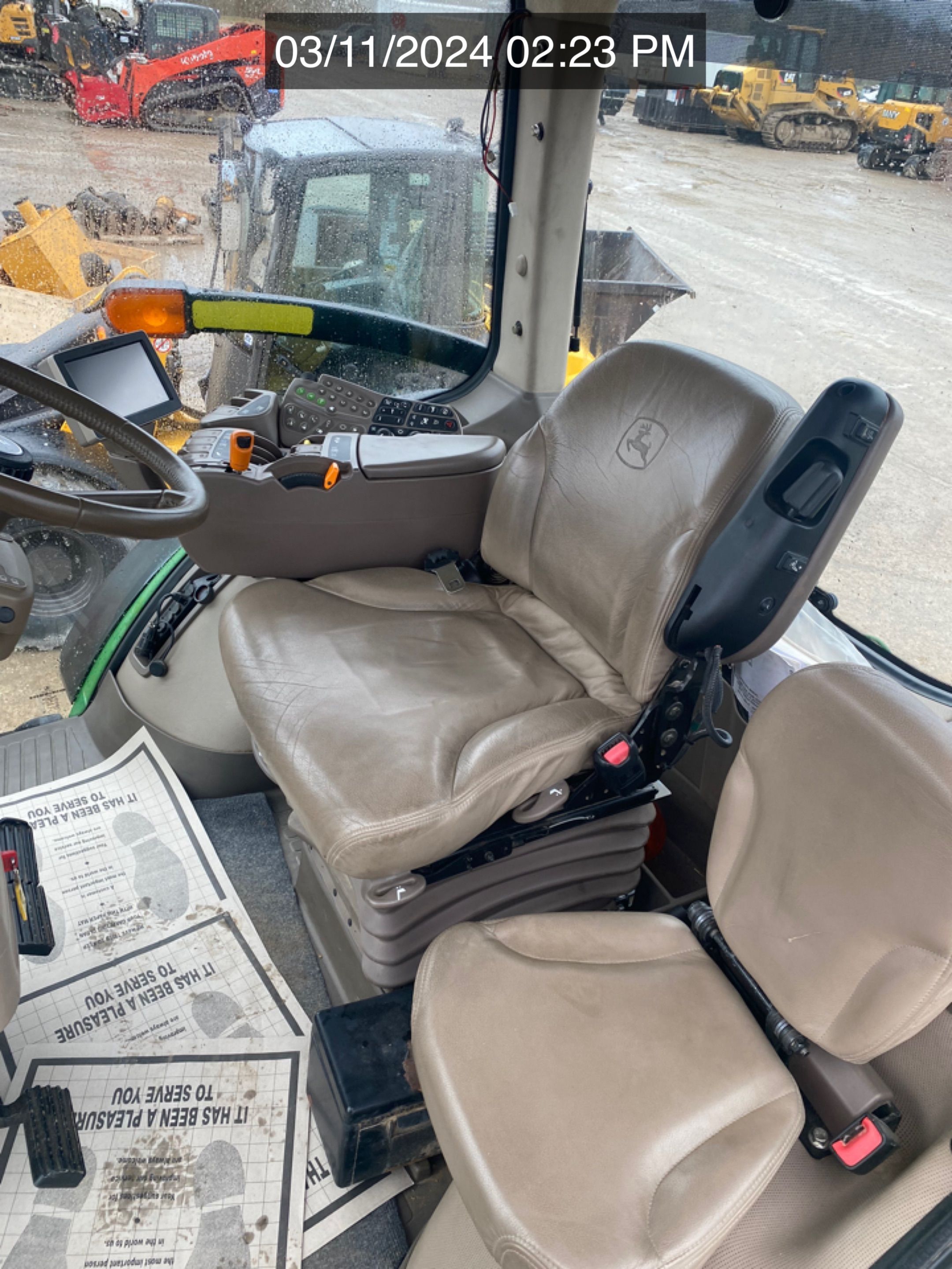 2012 JOHN DEERE 8335R Photo 9 Thumbnail