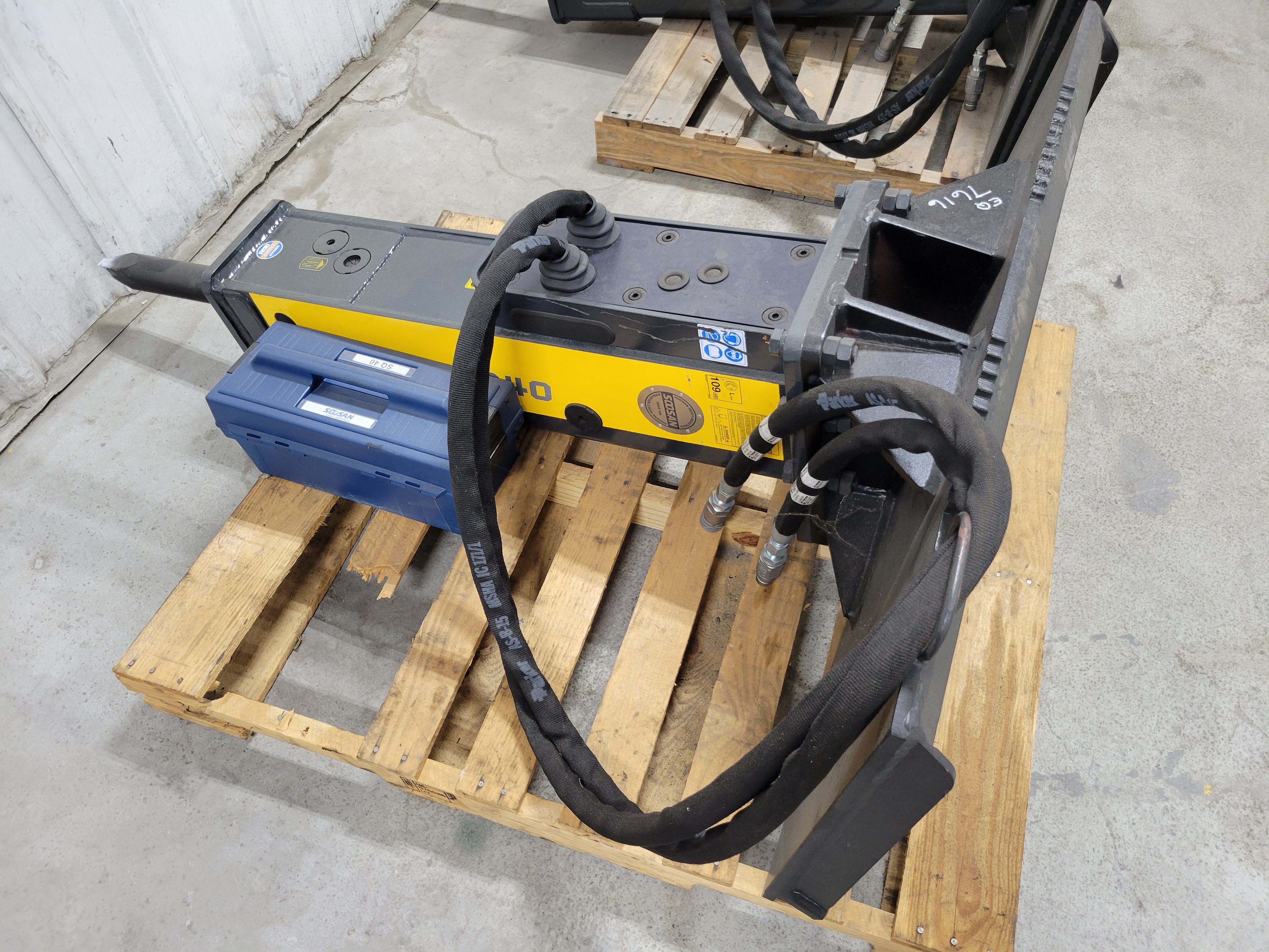 SOOSAN SQ40 HAMMER FOR SY50 Photo 2 Thumbnail