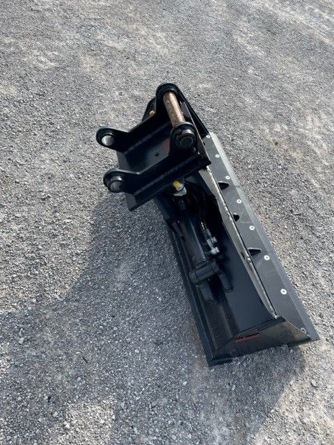 60" TILTING BUCKET Photo 4 Thumbnail