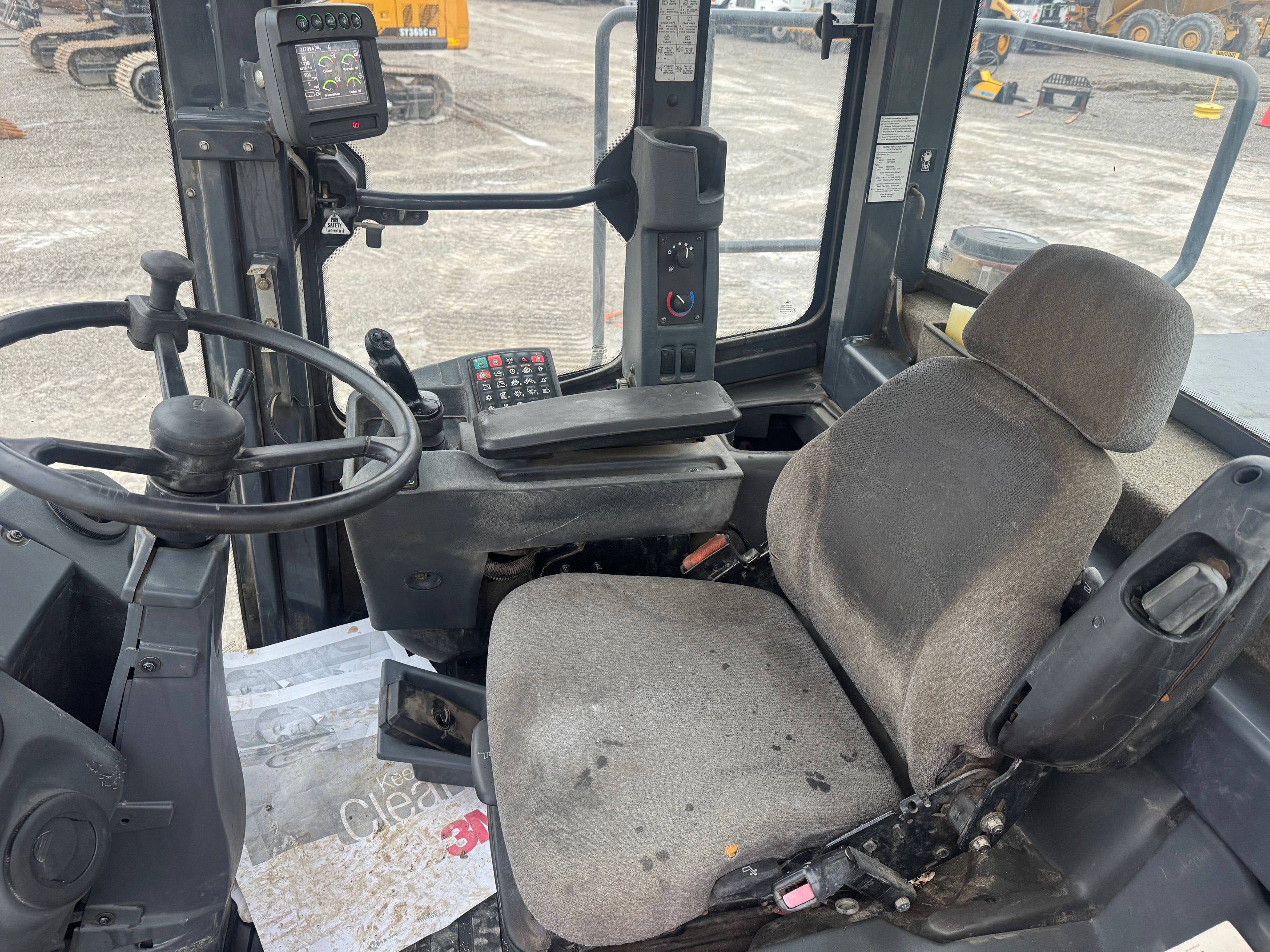 2015 JOHN DEERE 824K II Photo 7 Thumbnail