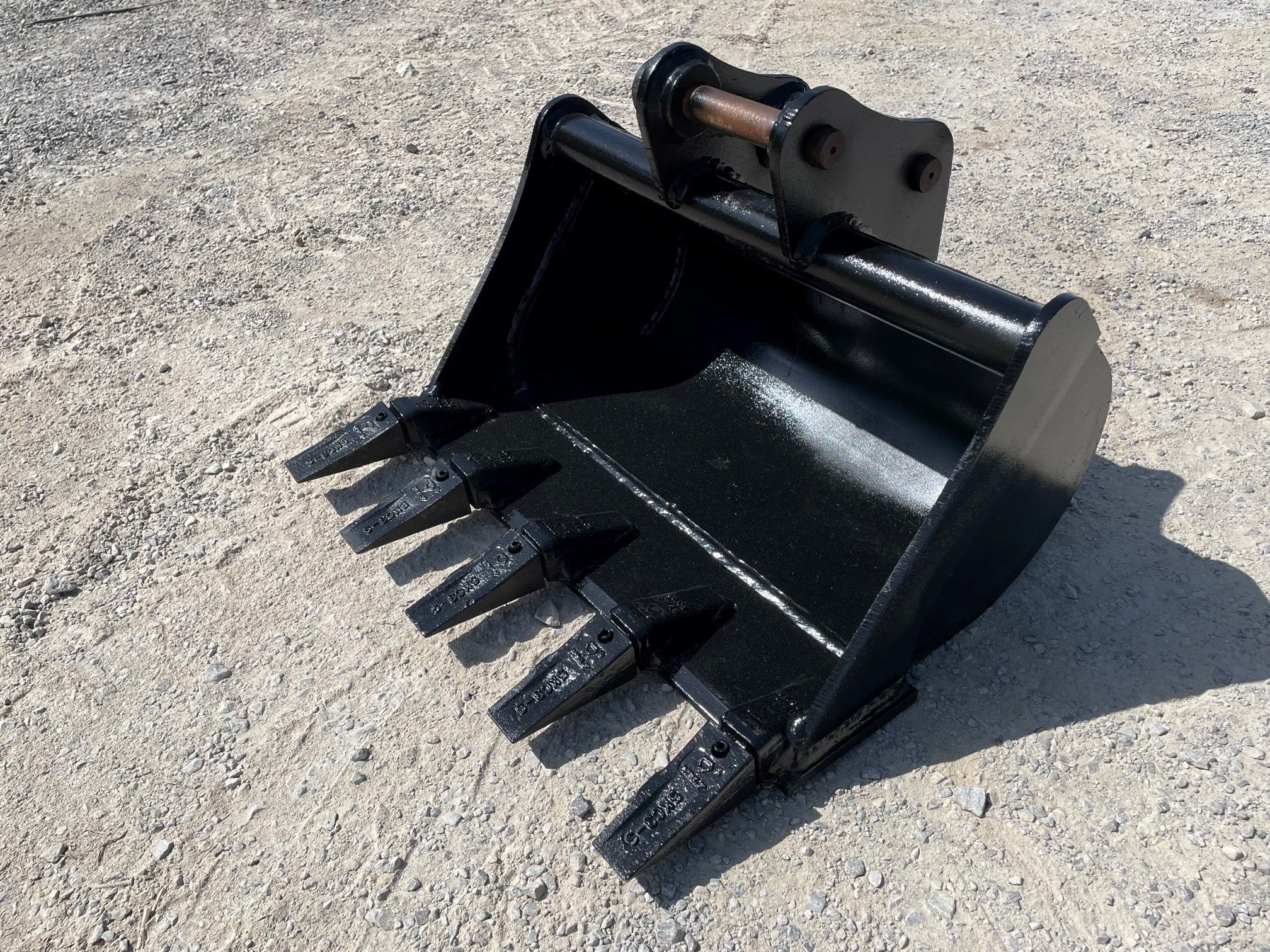 24" BUCKET FOR SY16C Photo 1 Thumbnail