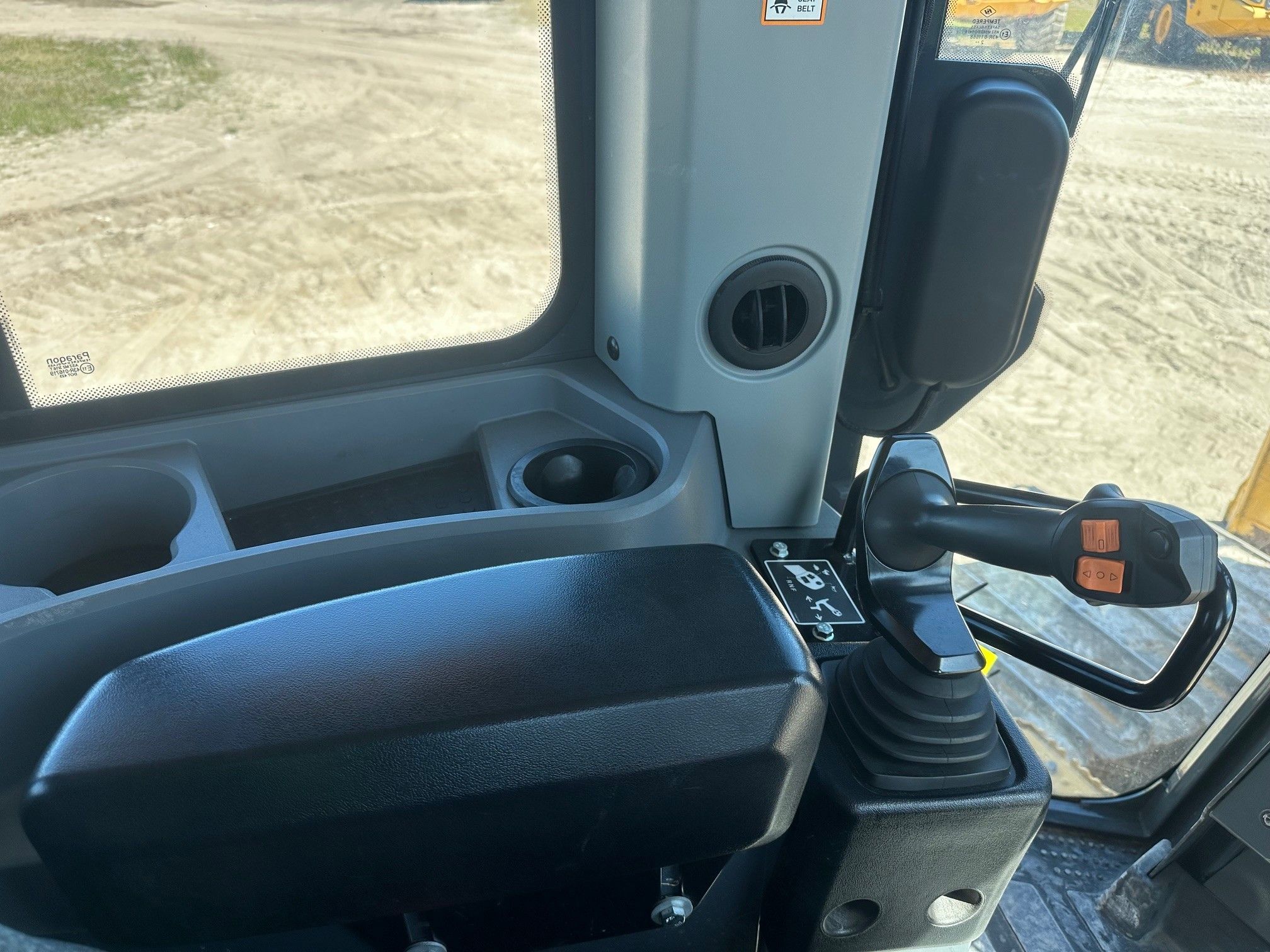 2023 JOHN DEERE 850L WLT Photo 8 Thumbnail