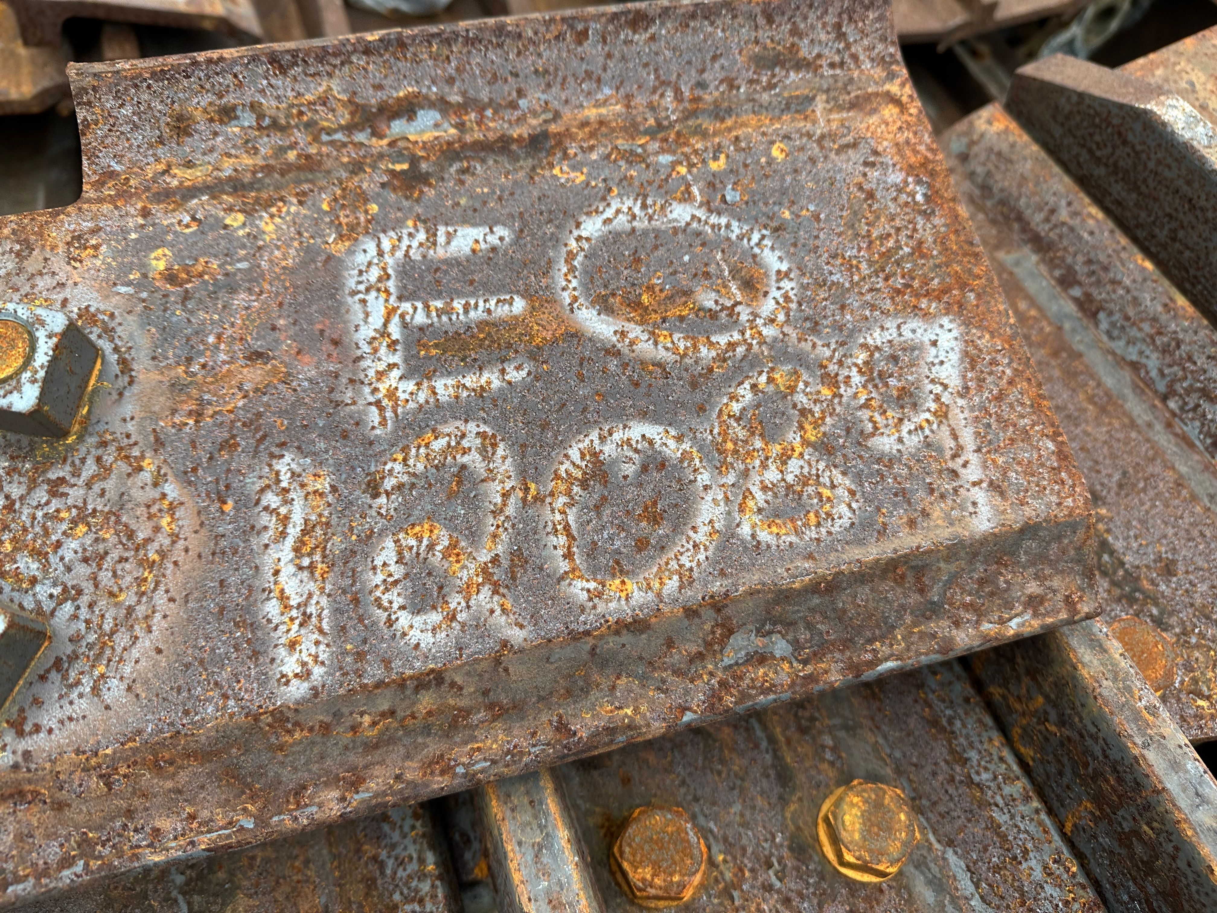 SET OF SINGLE BAR TRACK GROUPS FOR SY385/365 Photo 5 Thumbnail