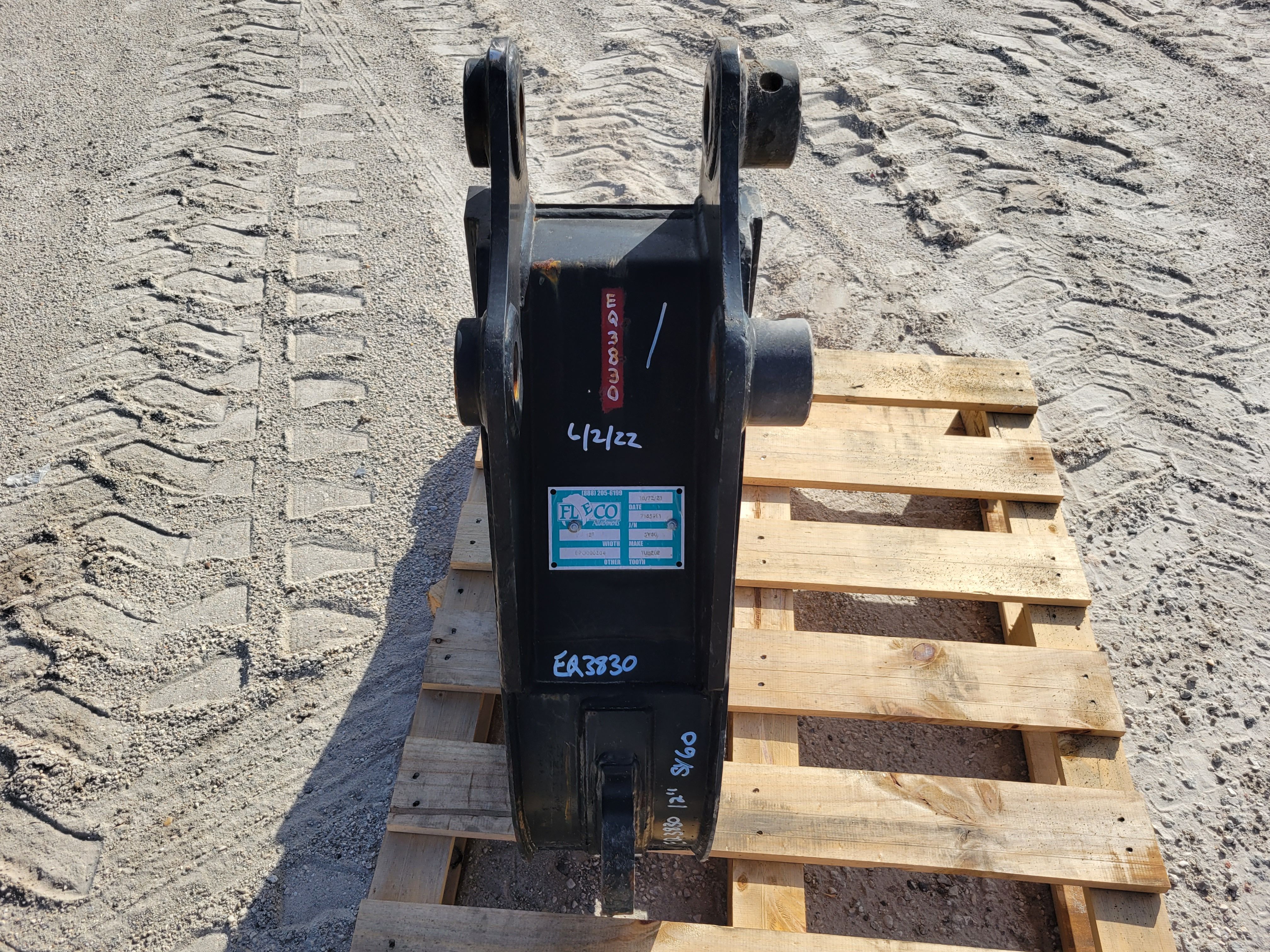 12" BUCKET FOR SY60C Photo 2 Thumbnail