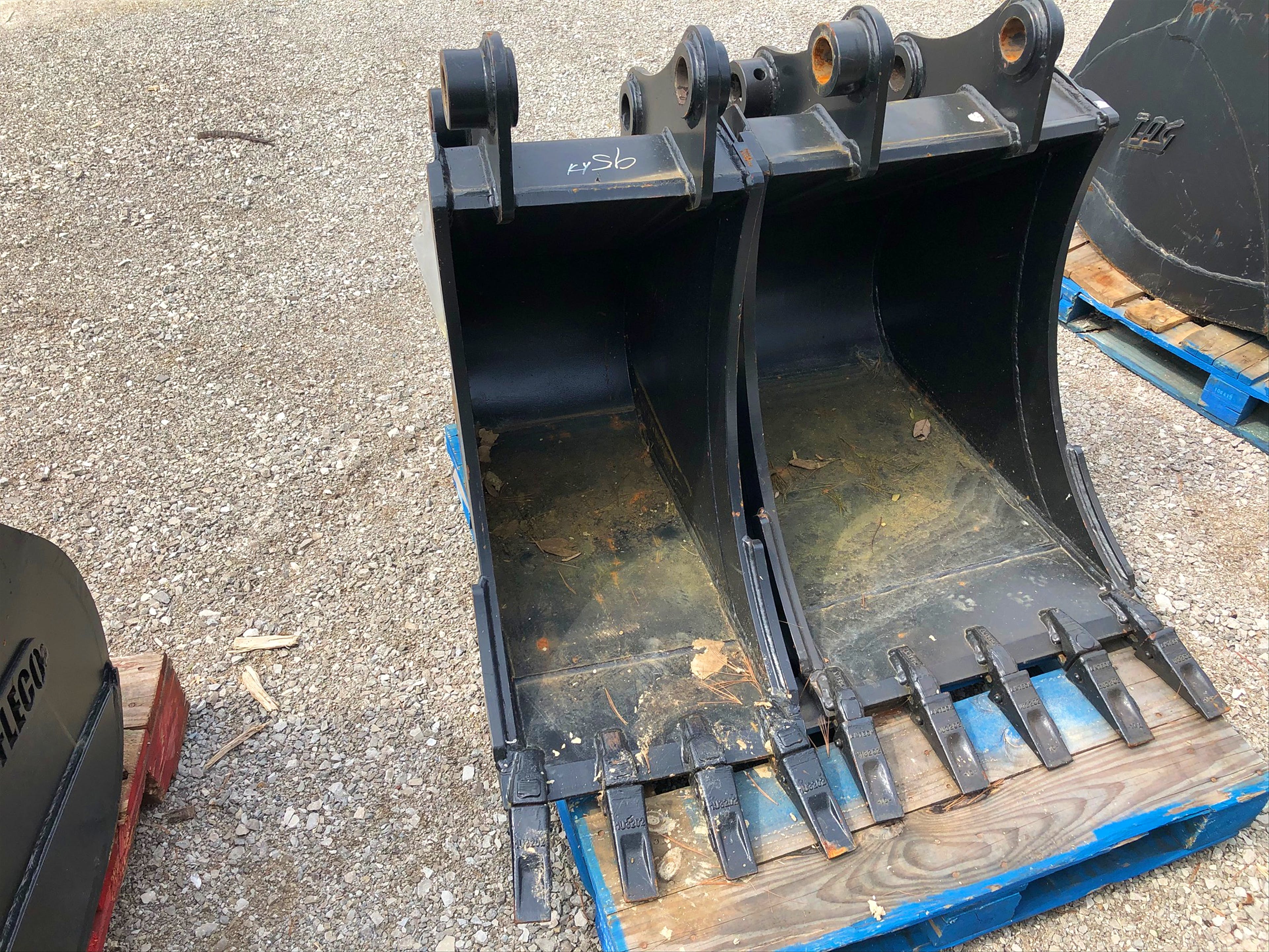 18" BUCKET FOR SY95C Photo 1 Thumbnail