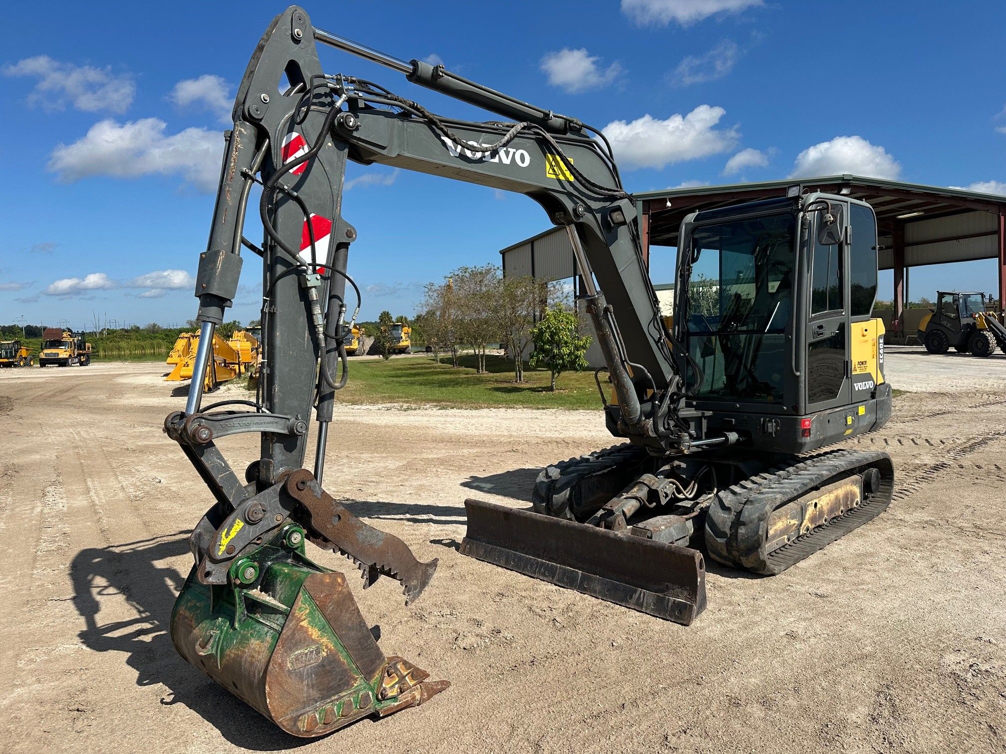 2017 VOLVO EC60E Photo 1 Thumbnail