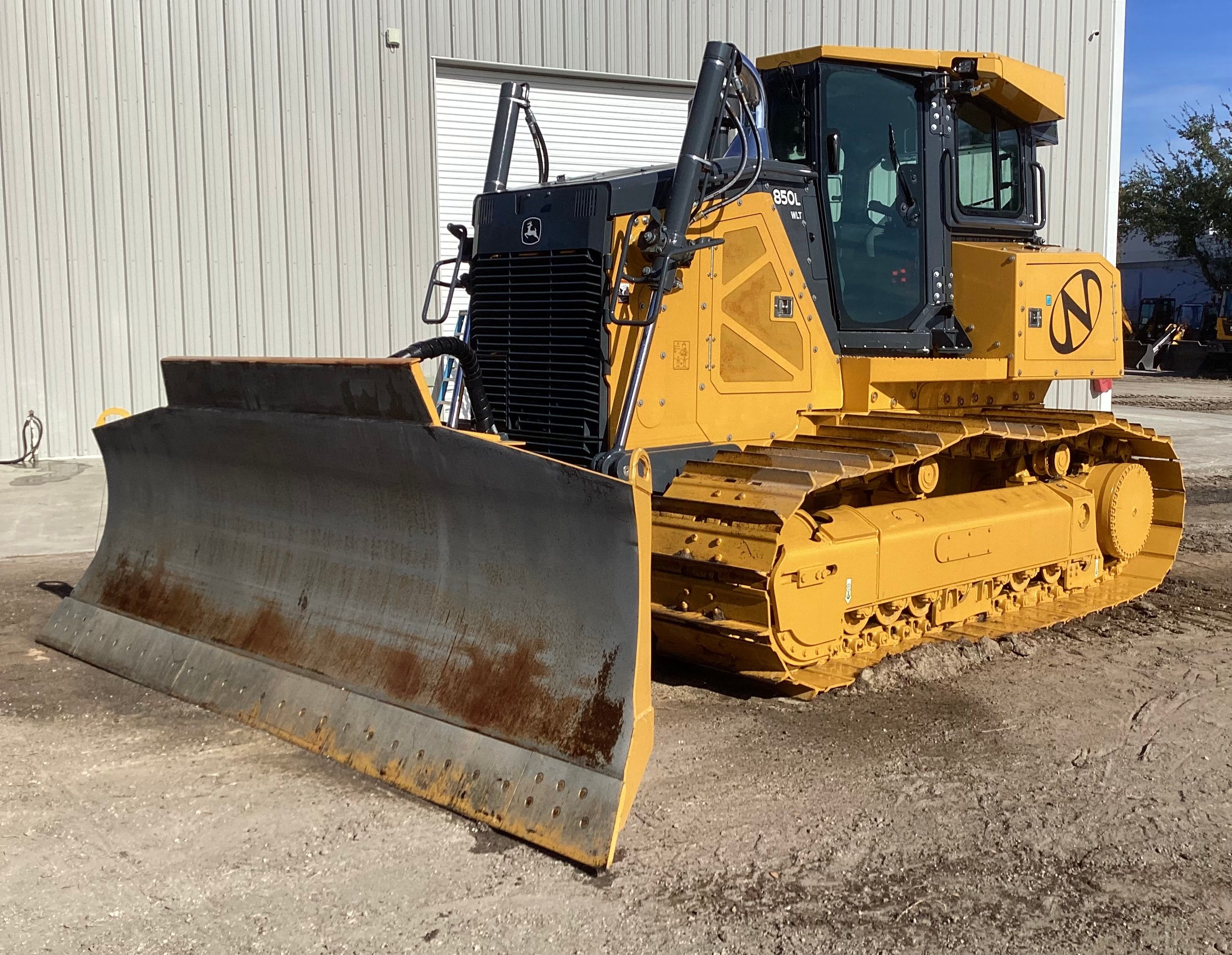 2023 JOHN DEERE 850L WLT Photo 1 Thumbnail