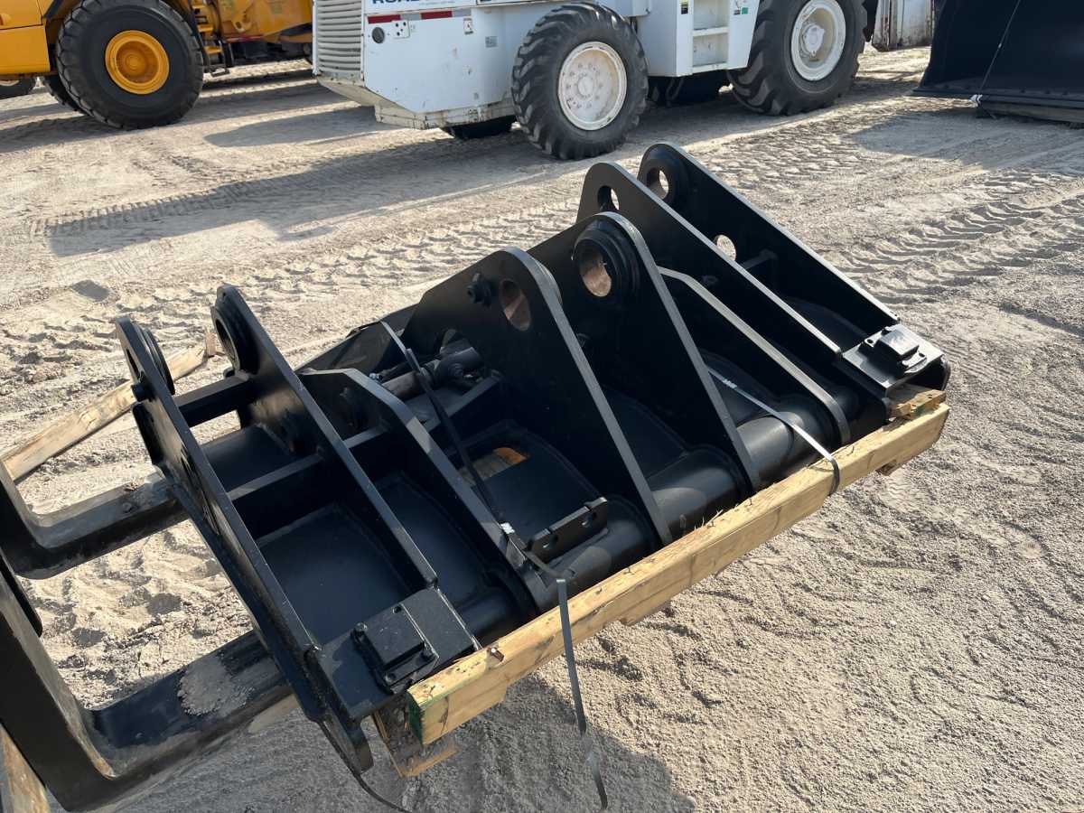 HYDRAULIC QUICK COUPLER FOR SW405K Photo 1