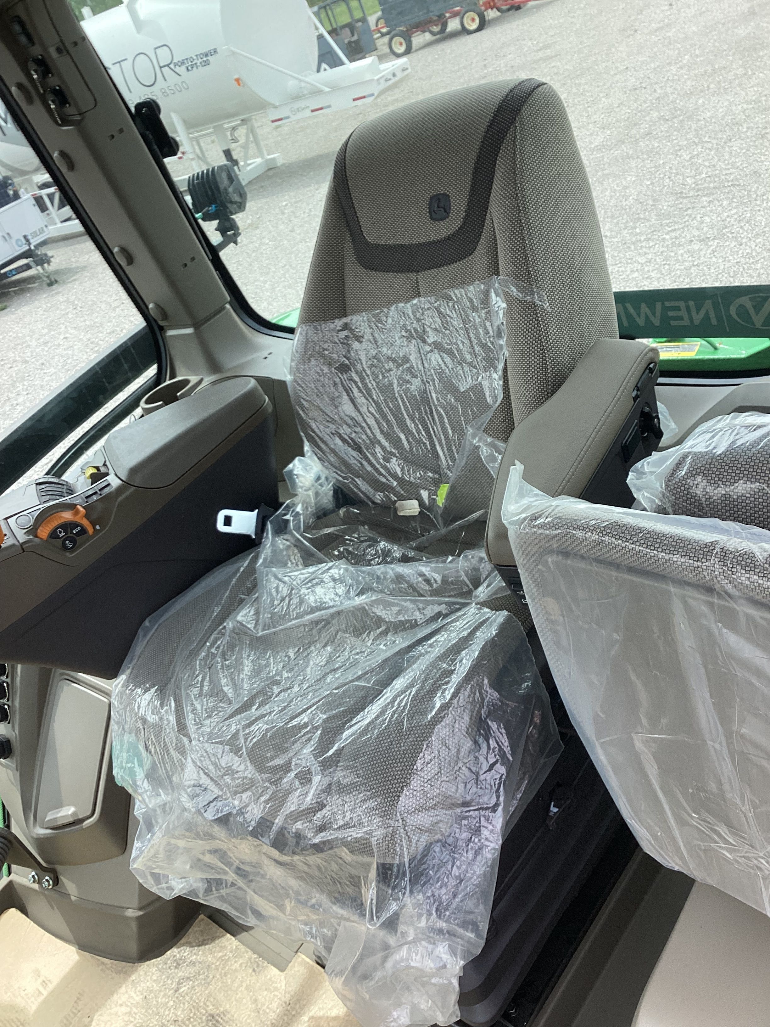 2023 JOHN DEERE 8R 310 Photo 3 Thumbnail