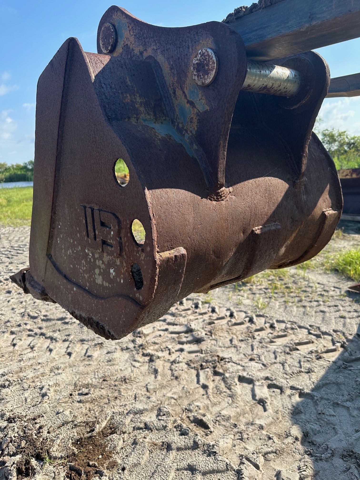 USED HYUNDAI 290LC-7A EXCAVATOR BUCKET Photo 4 Thumbnail