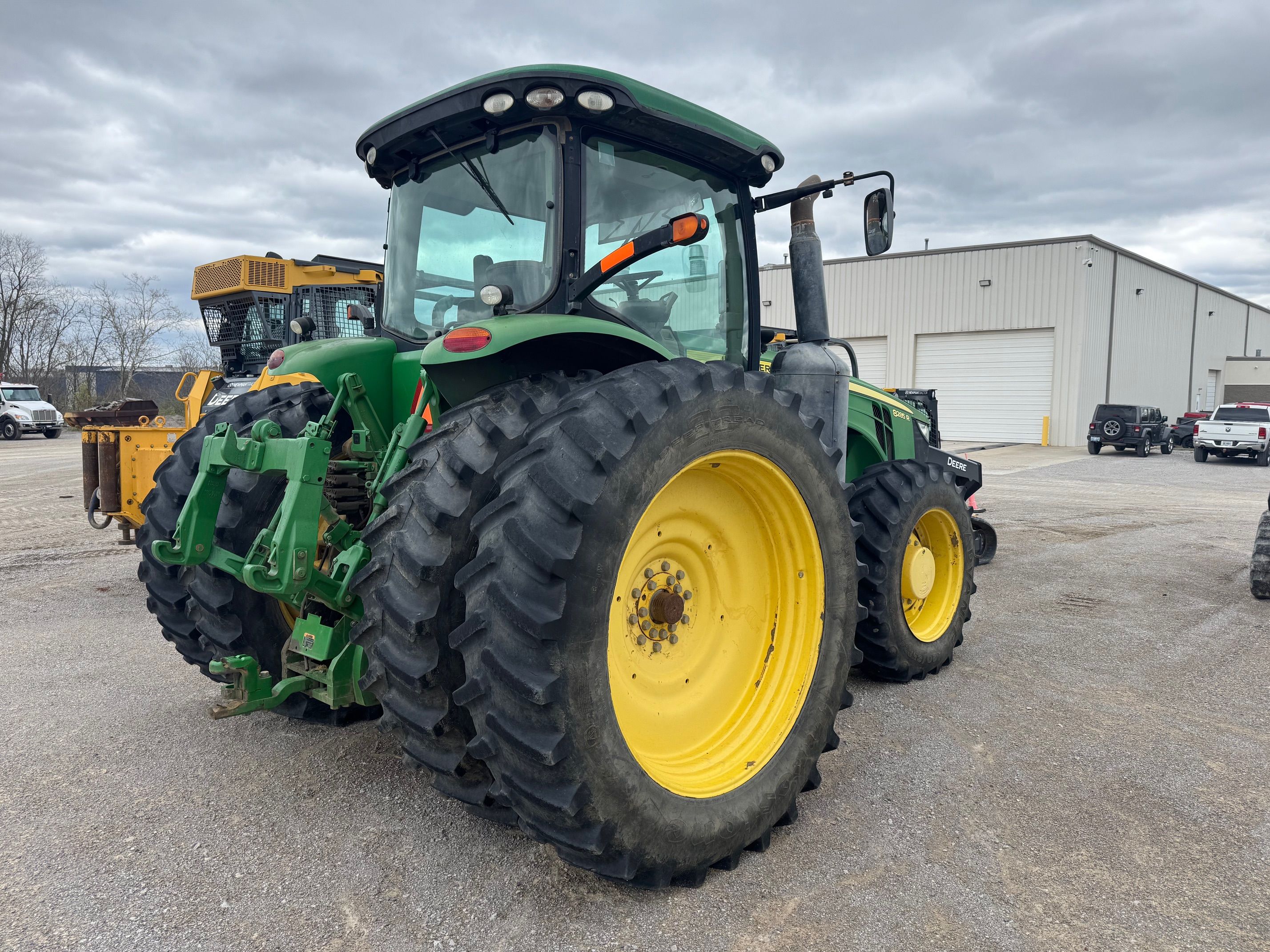 2014 JOHN DEERE 8285R Photo 4 Thumbnail