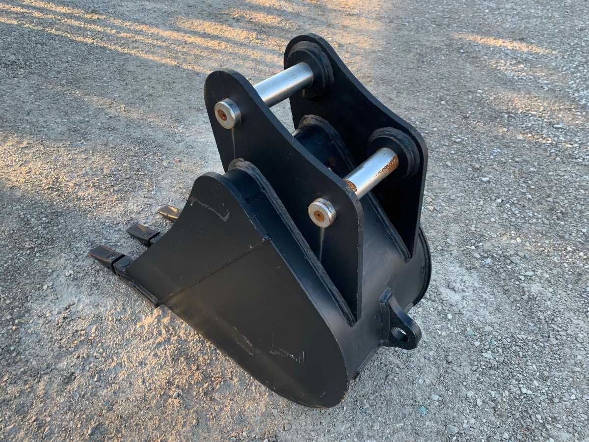 18" BUCKET FOR SY60C Photo 1