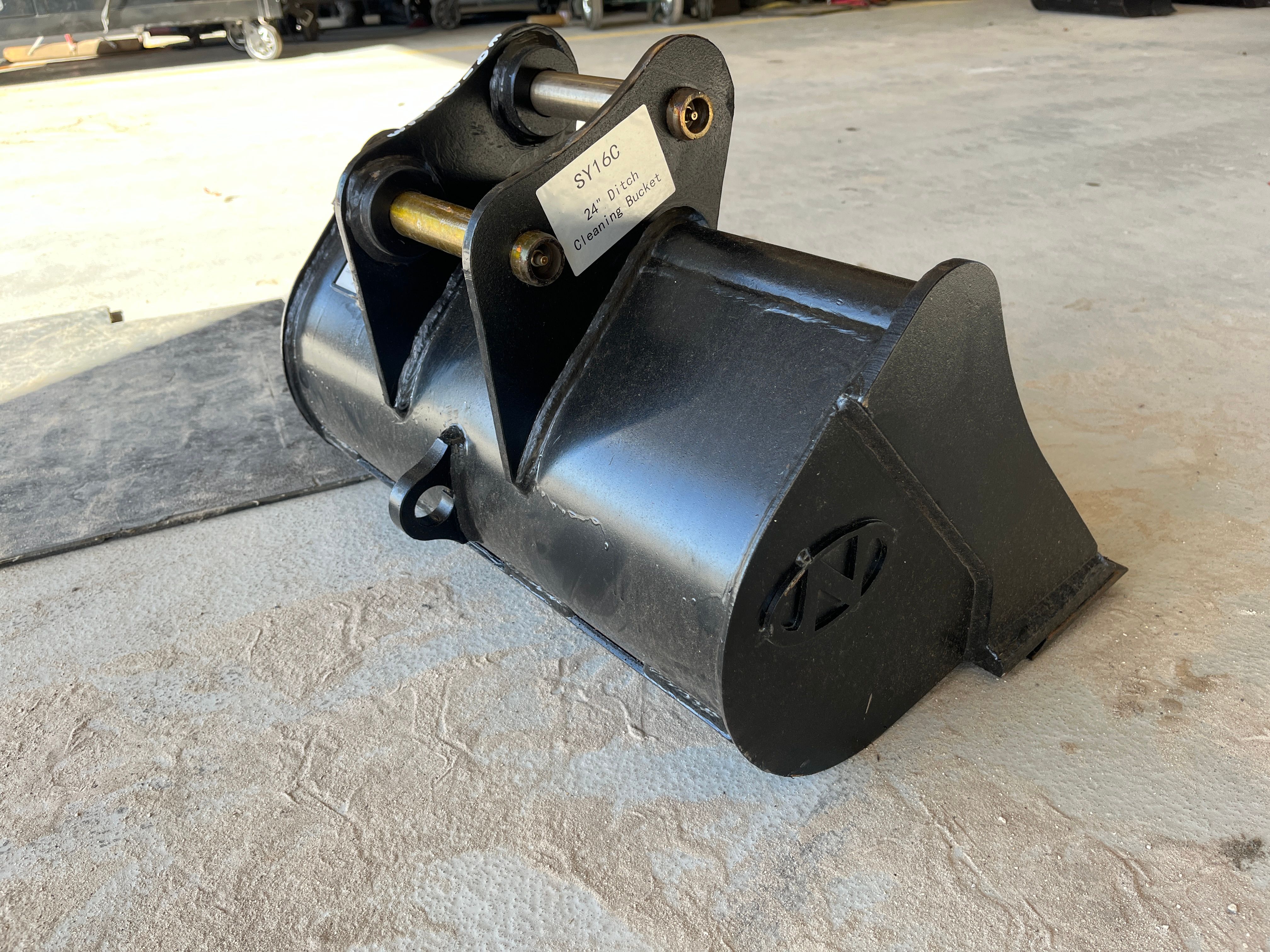 24" DC BUCKET FOR SY16C Photo 3 Thumbnail