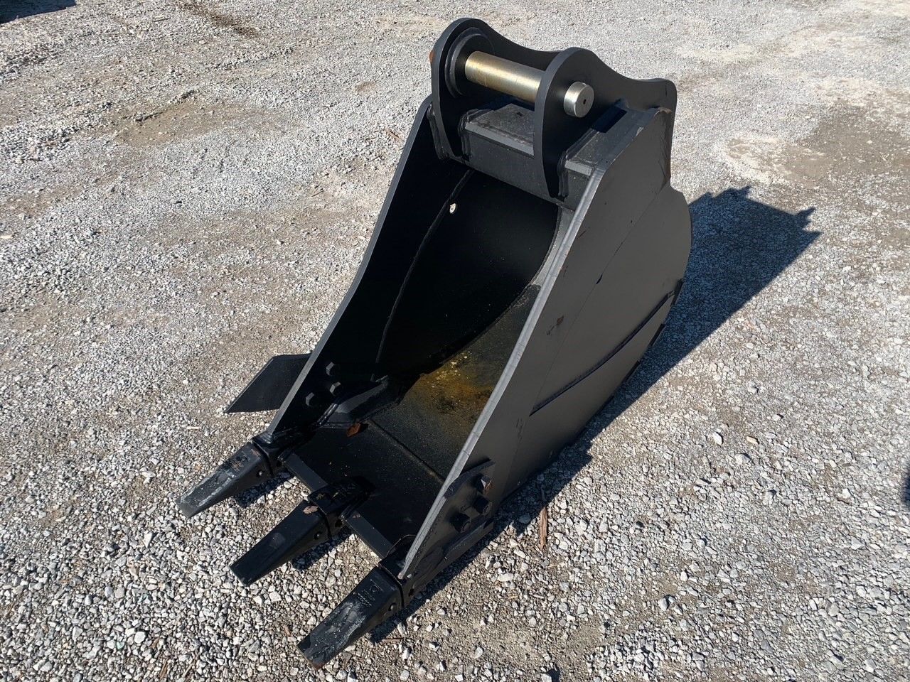 24" BUCKET FOR SY135C Photo 4 Thumbnail