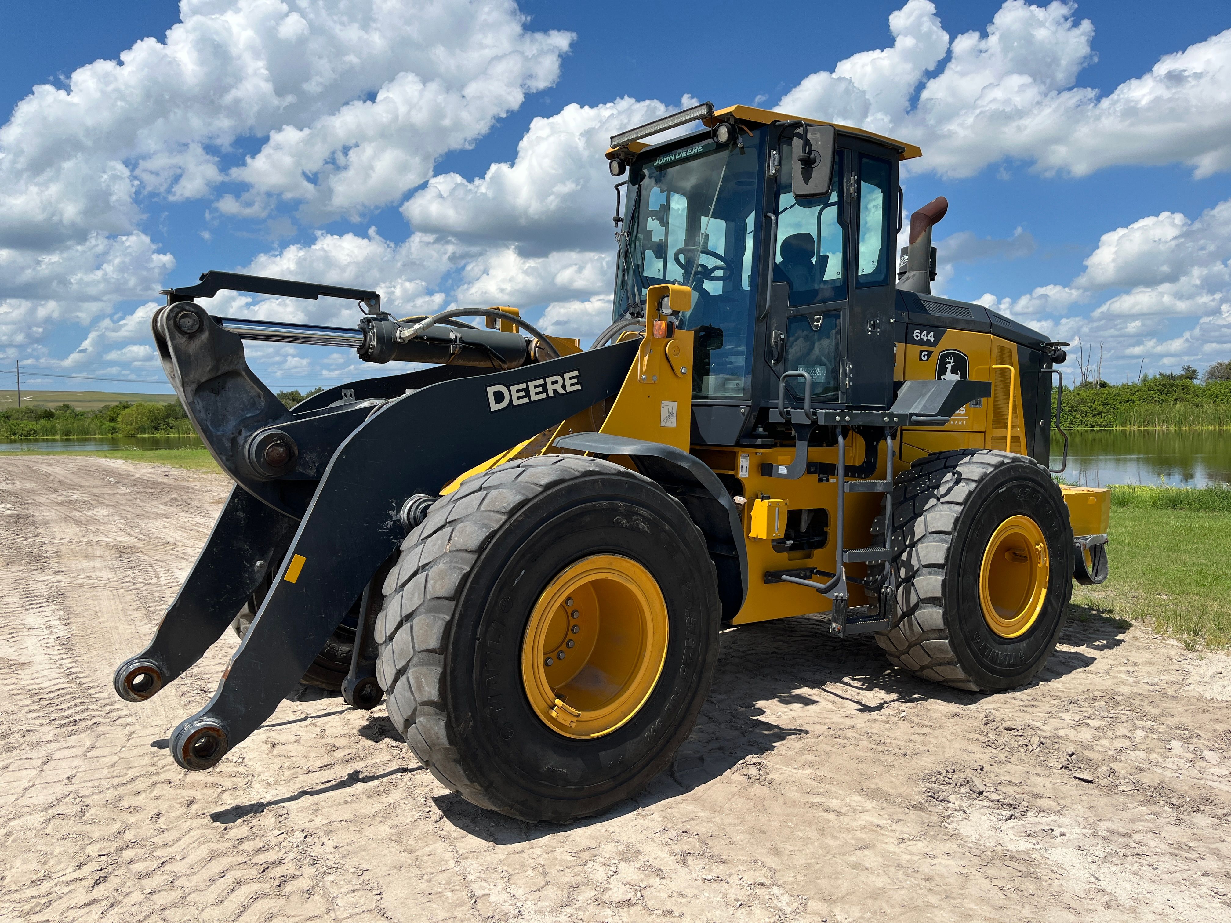  JOHN DEERE 644G Photo 1 Thumbnail